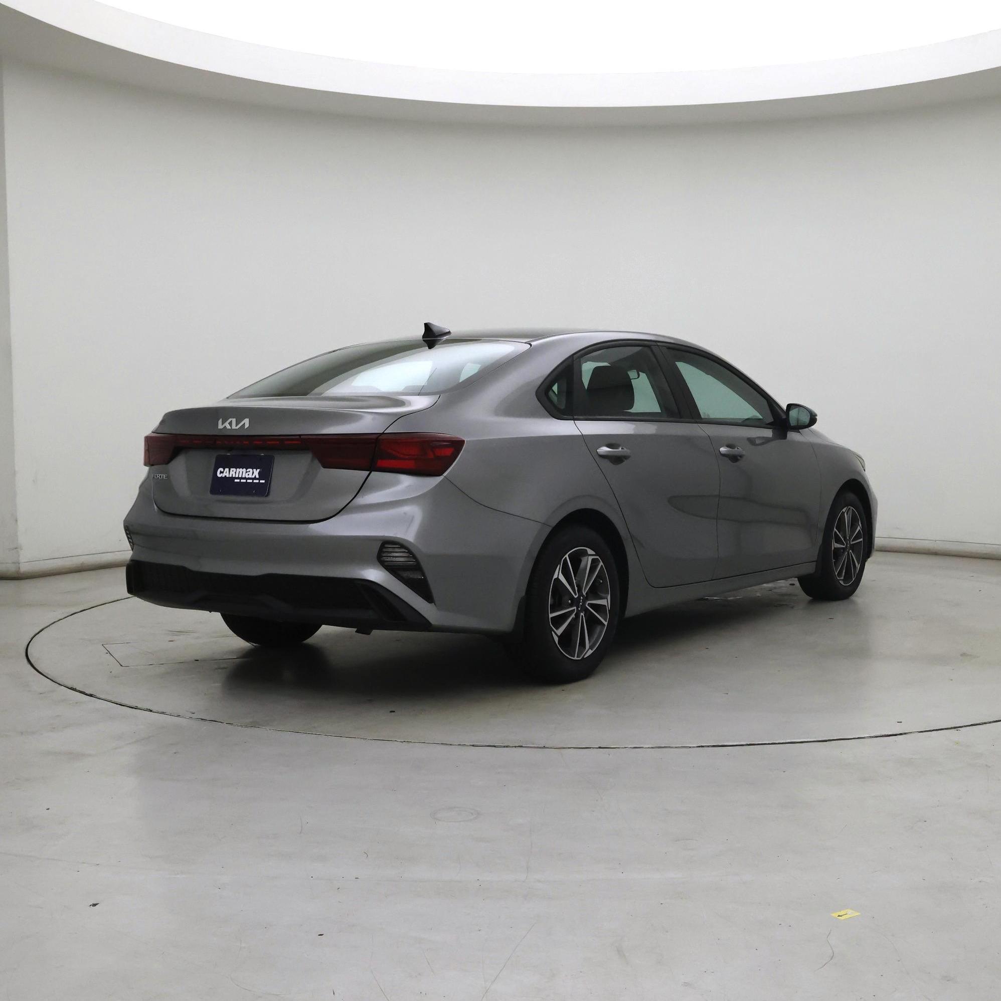 Thumbnail: 2023 Kia Forte - 8
