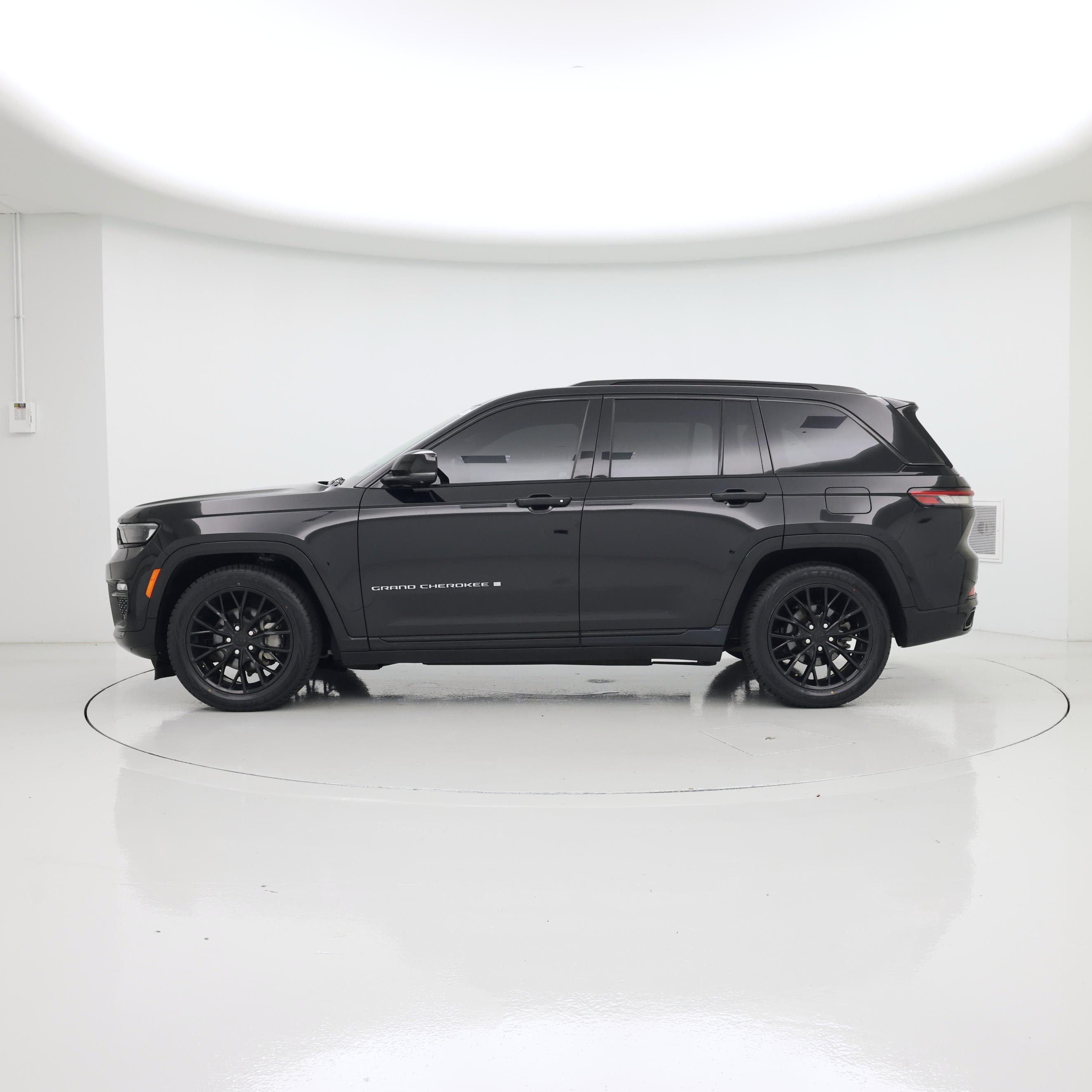 Thumbnail: 2023 Jeep Grand Cherokee - 3