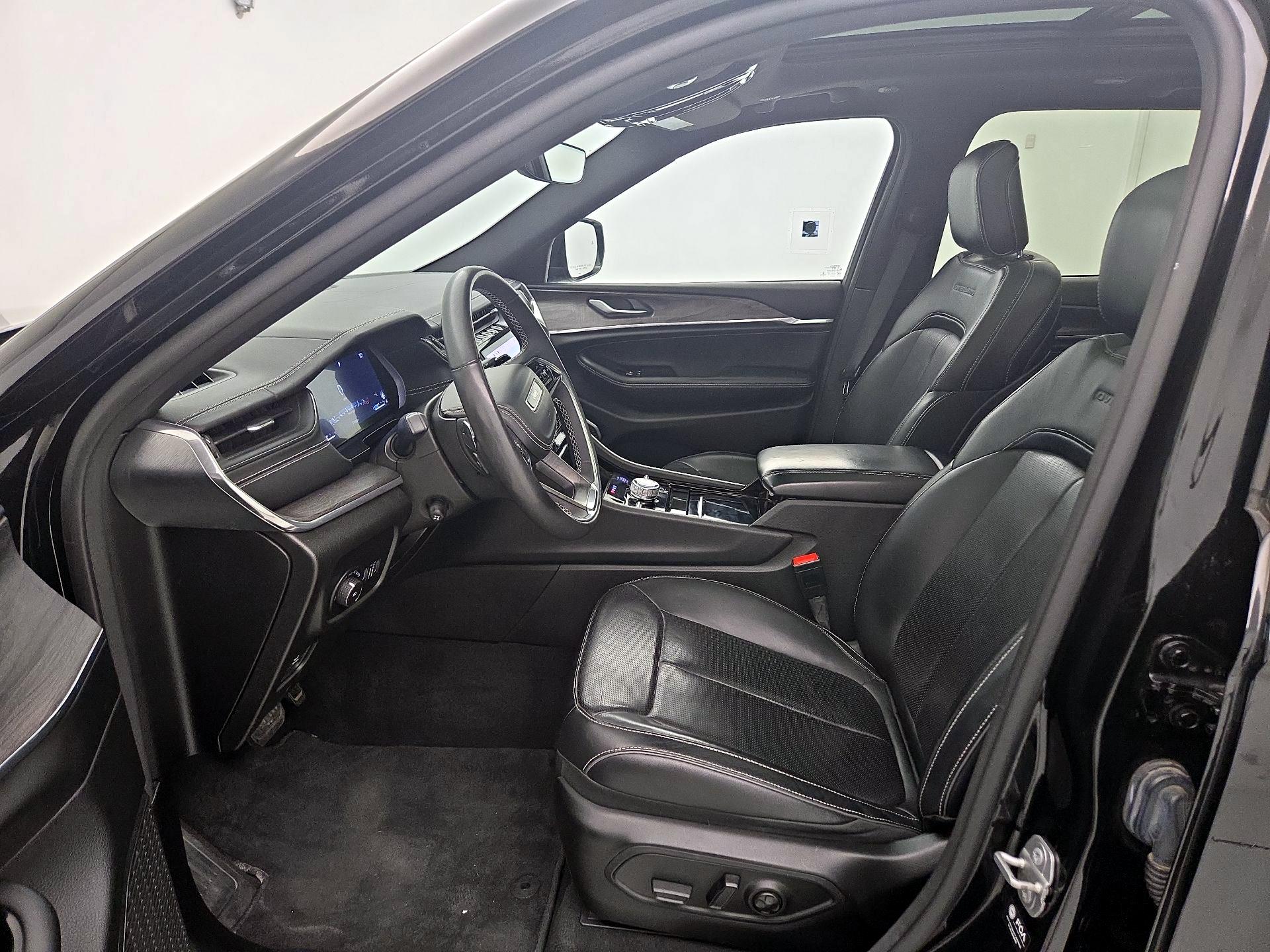 Thumbnail: 2023 Jeep Grand Cherokee - 11