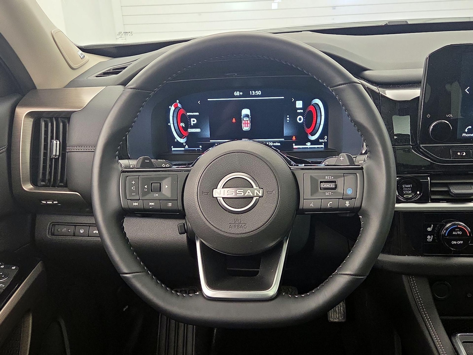 2025 Nissan Pathfinder Platinum - Photo 11