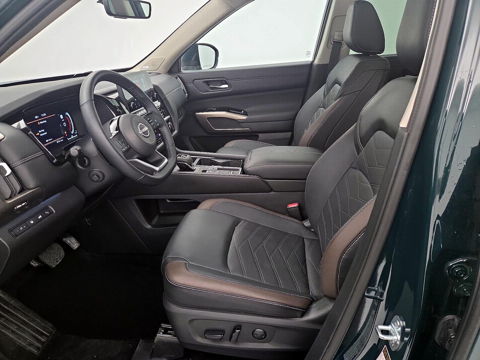 2025 Nissan Pathfinder Platinum - Photo 12