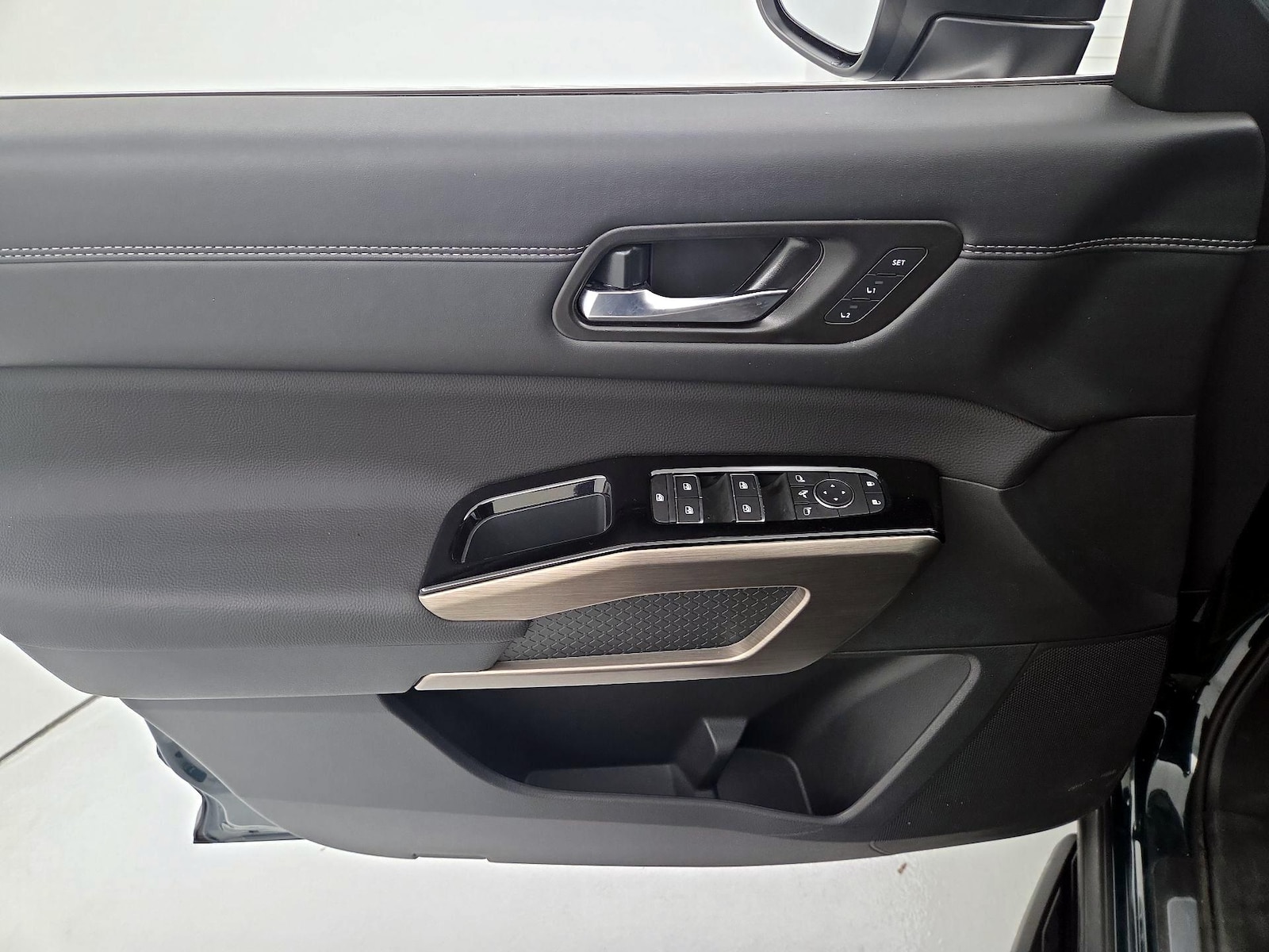 2025 Nissan Pathfinder Platinum - Photo 13