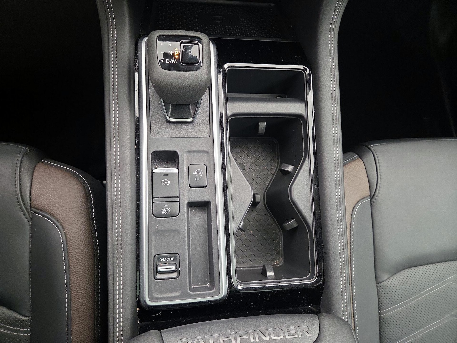 2025 Nissan Pathfinder Platinum - Photo 19