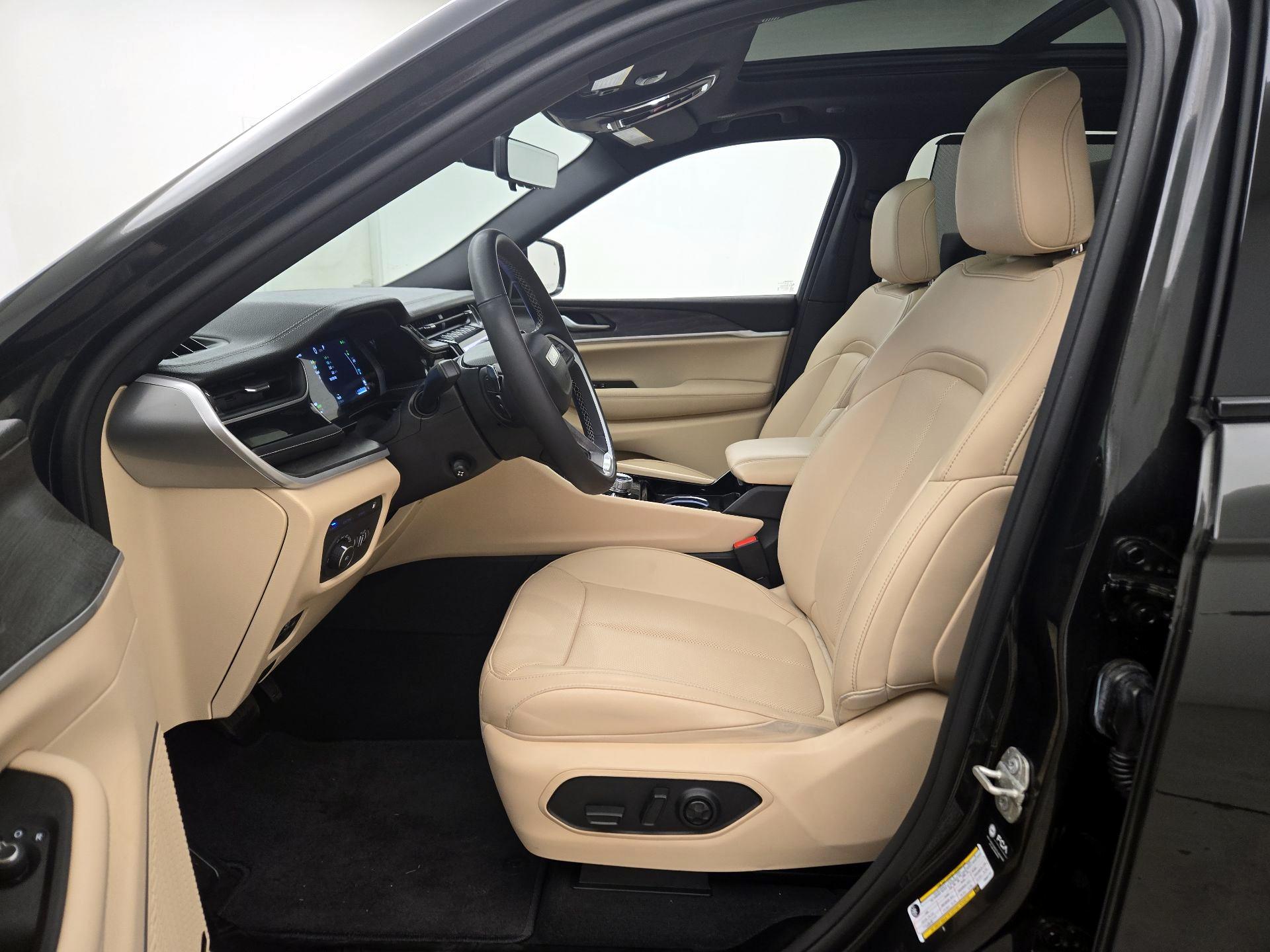 Thumbnail: 2023 Jeep Grand Cherokee - 11