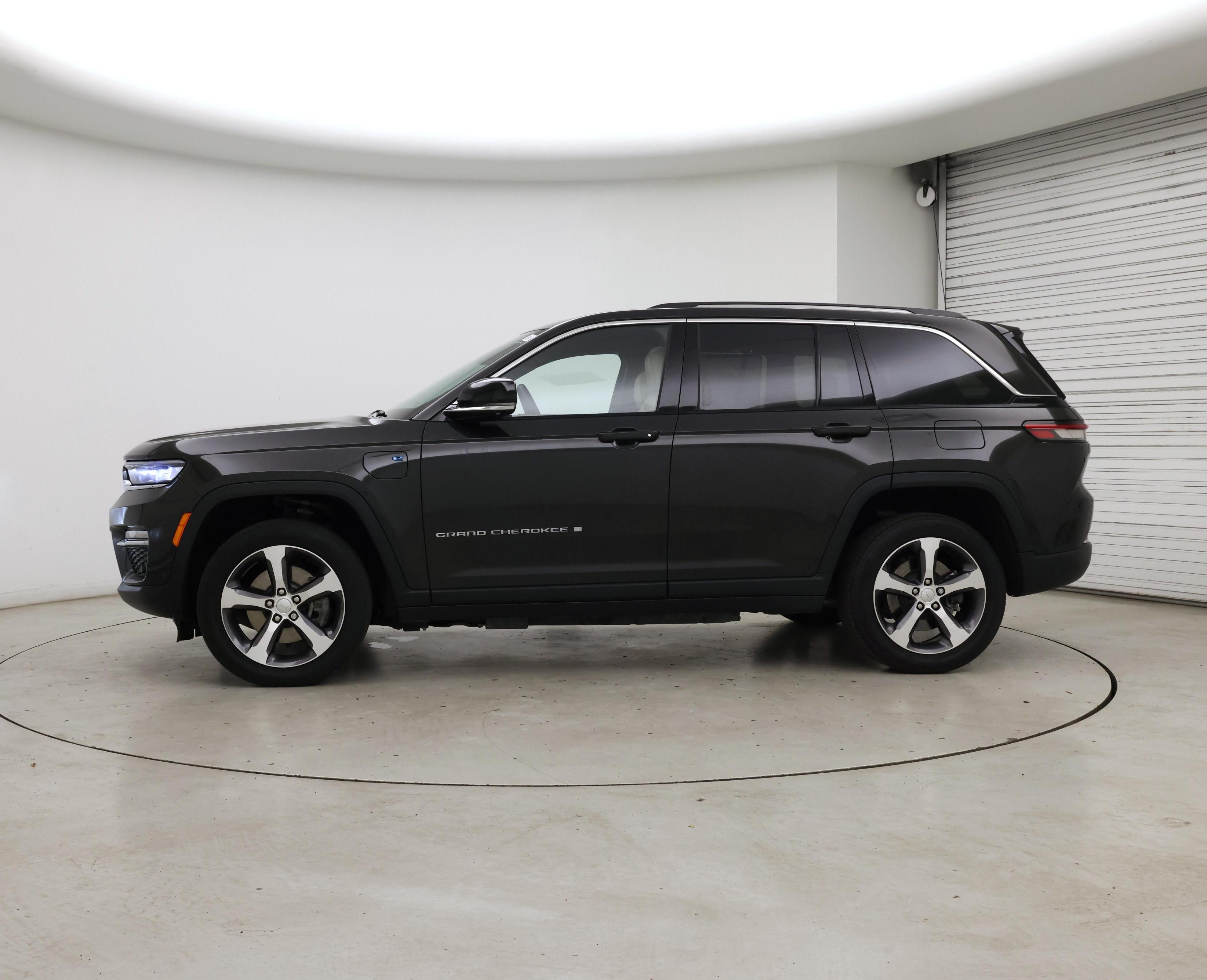 Thumbnail: 2023 Jeep Grand Cherokee - 3