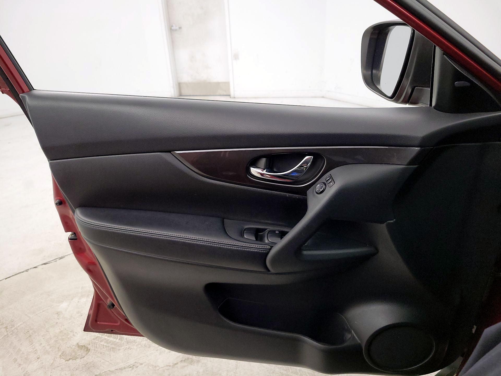 Thumbnail: 2020 Nissan Rogue - 12