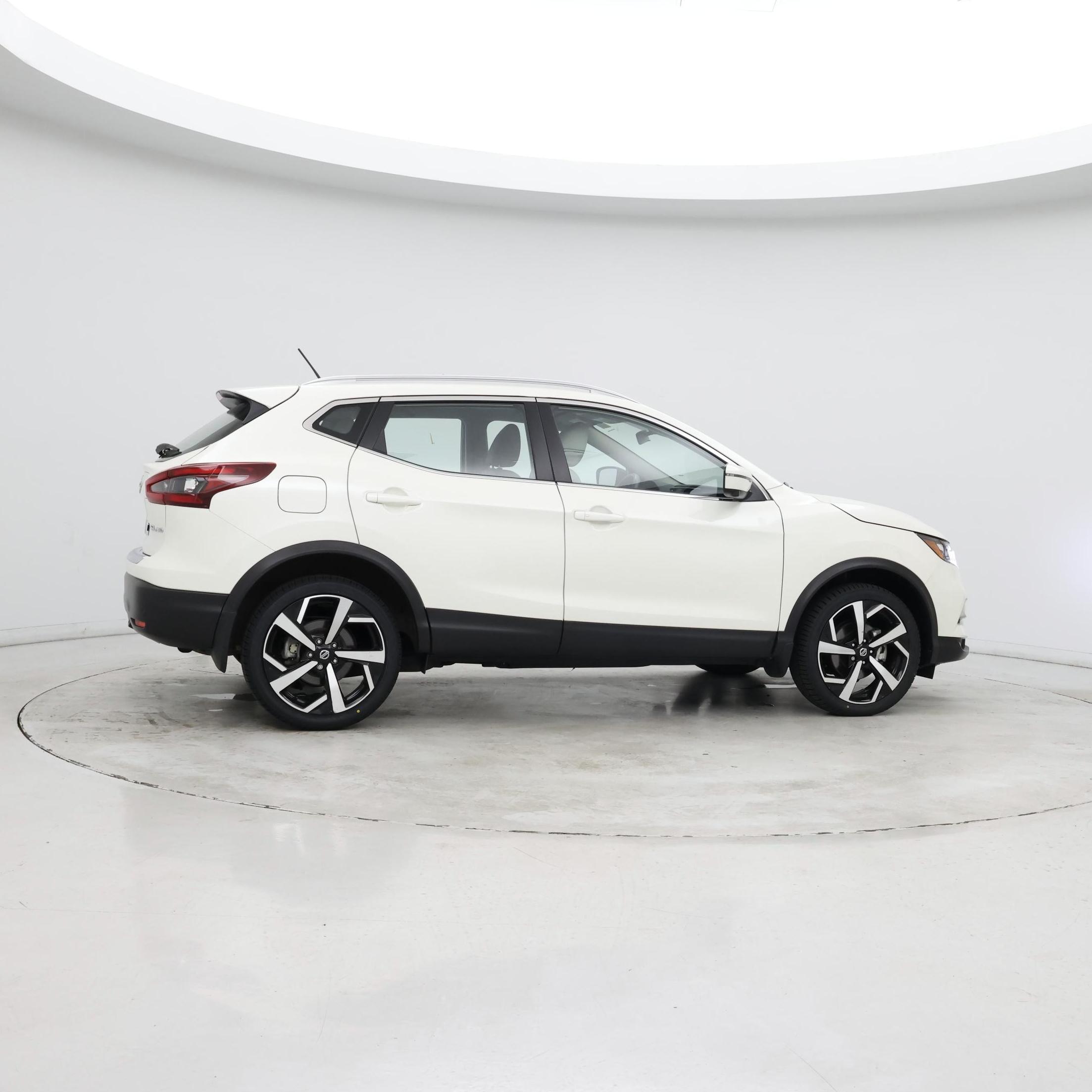 Thumbnail: 2022 Nissan Rogue Sport - 8