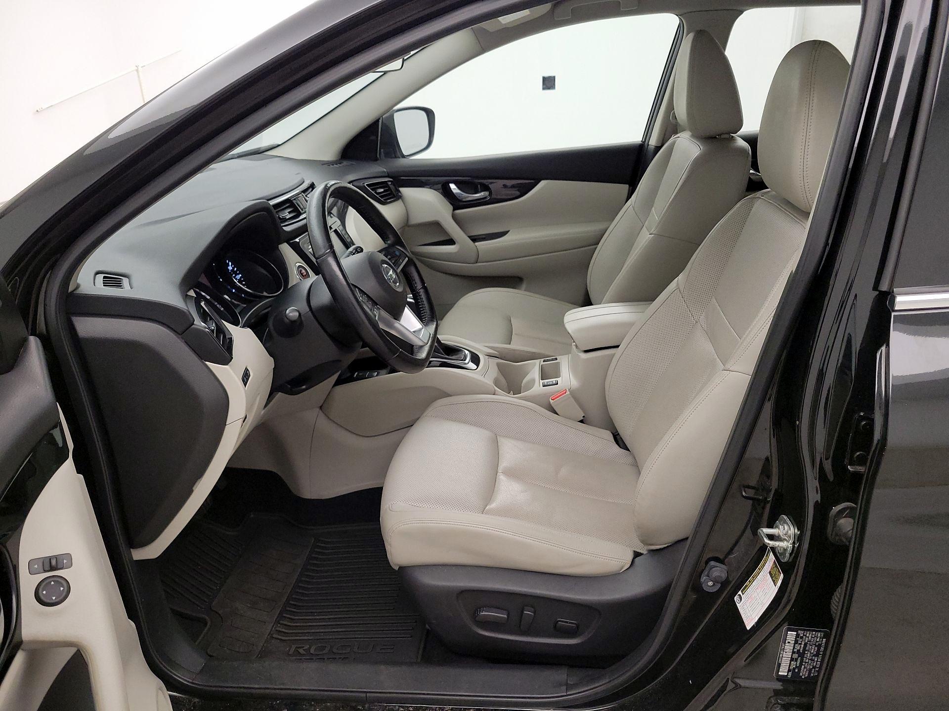 Thumbnail: 2022 Nissan Rogue Sport - 9