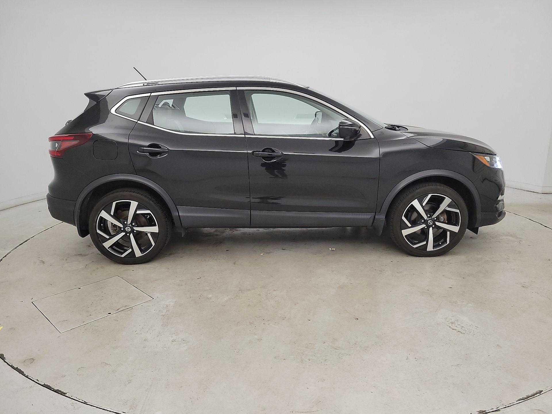 Thumbnail: 2022 Nissan Rogue Sport - 4