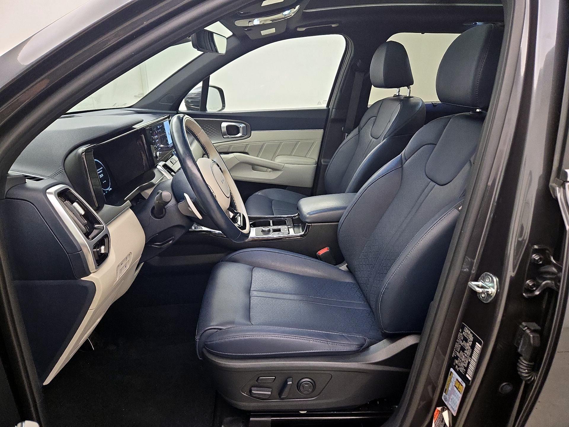 Thumbnail: 2023 Kia Sorento - 11