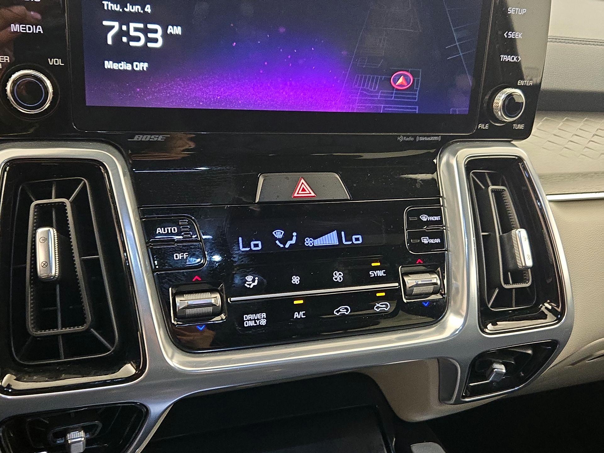 Thumbnail: 2023 Kia Sorento - 17