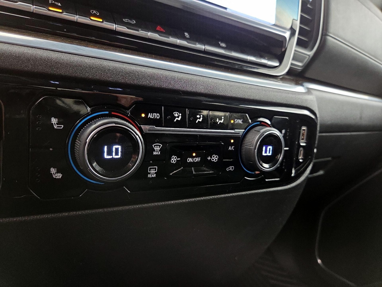 2022 Chevrolet Silverado 1500 LT - Photo 18