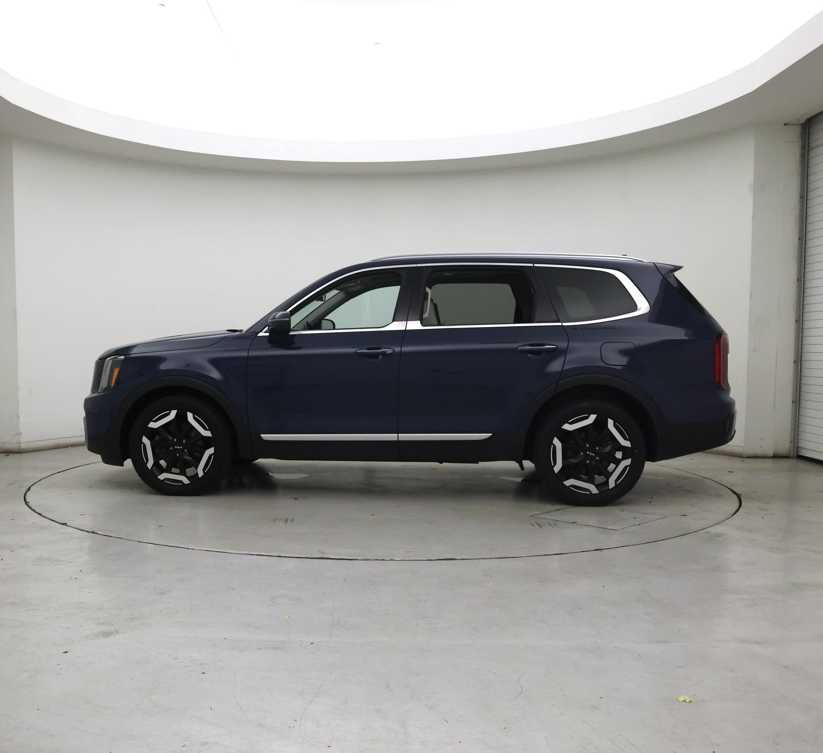 Thumbnail: 2023 Kia Telluride - 3