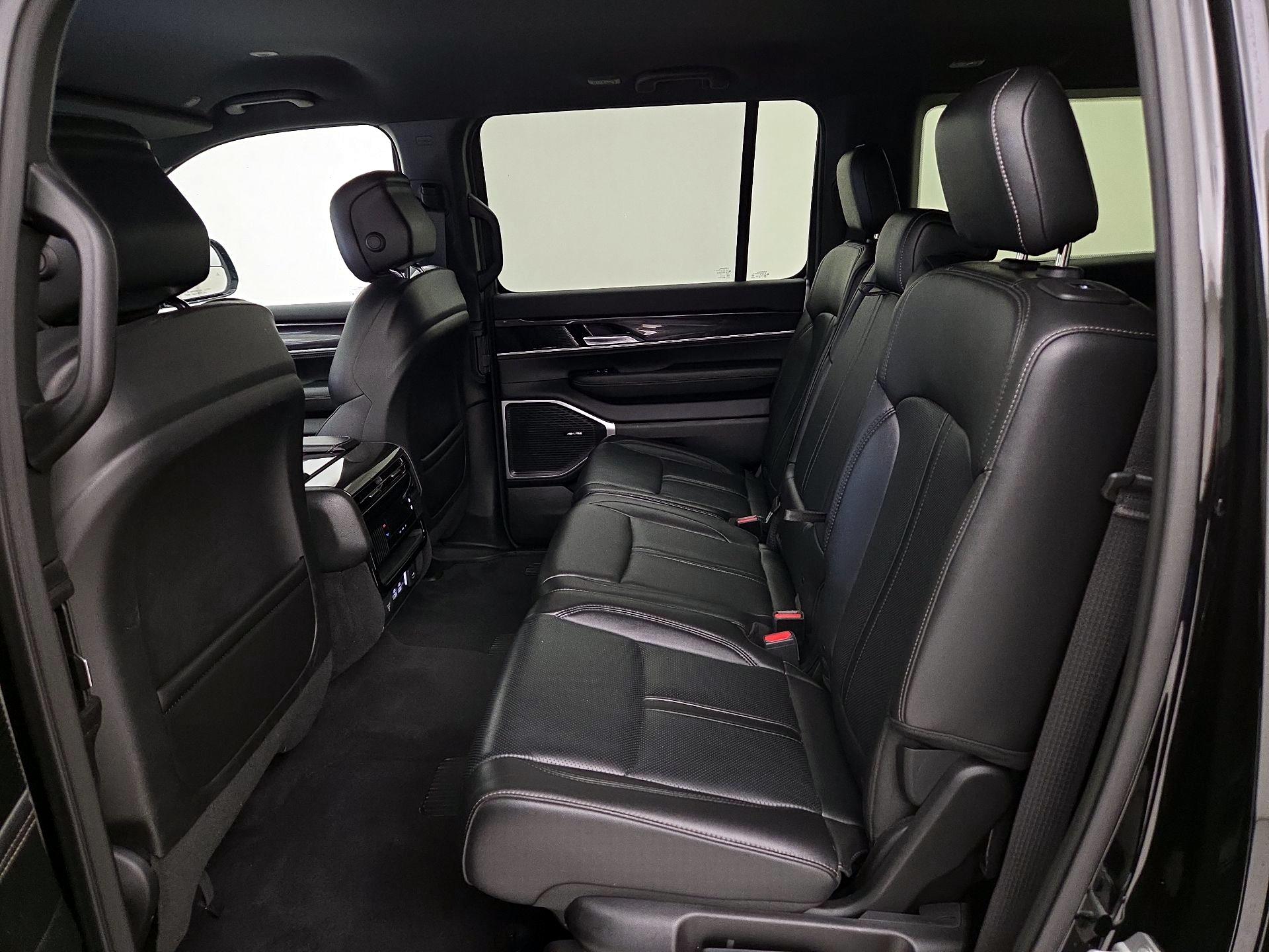 Thumbnail: 2023 Jeep Wagoneer - 19