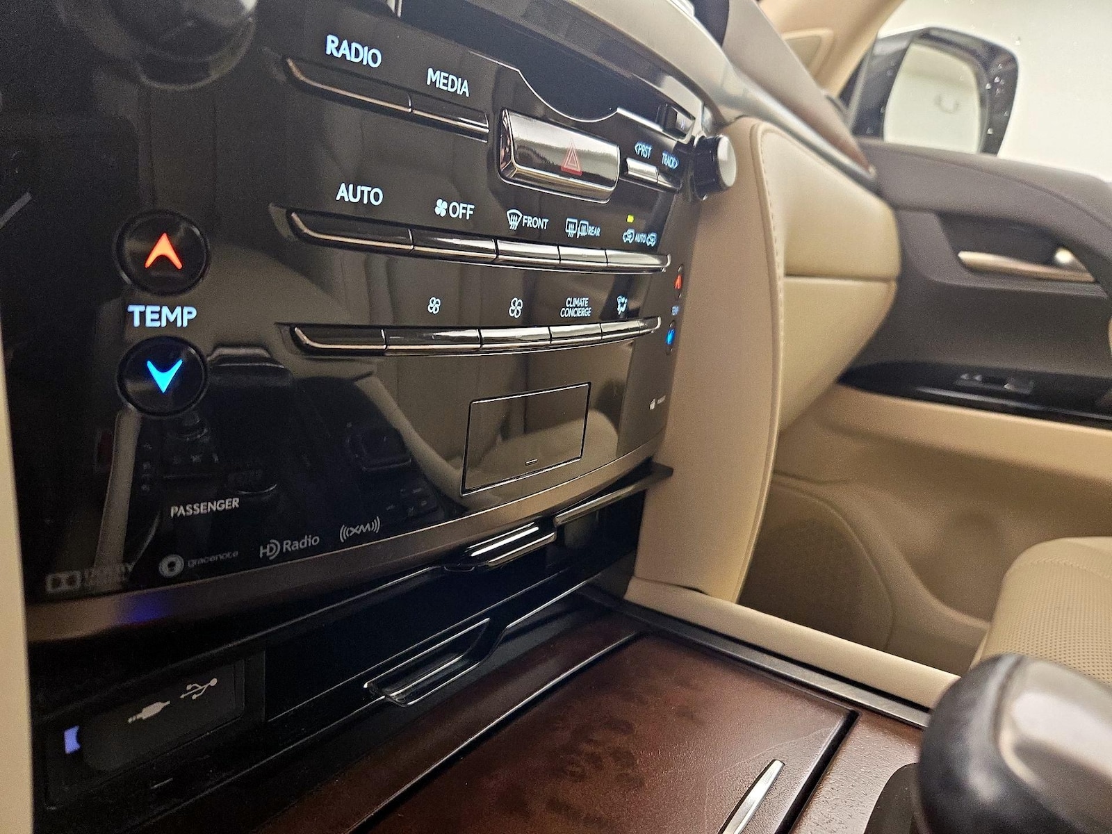 2021 Lexus LX 570 - Photo 17