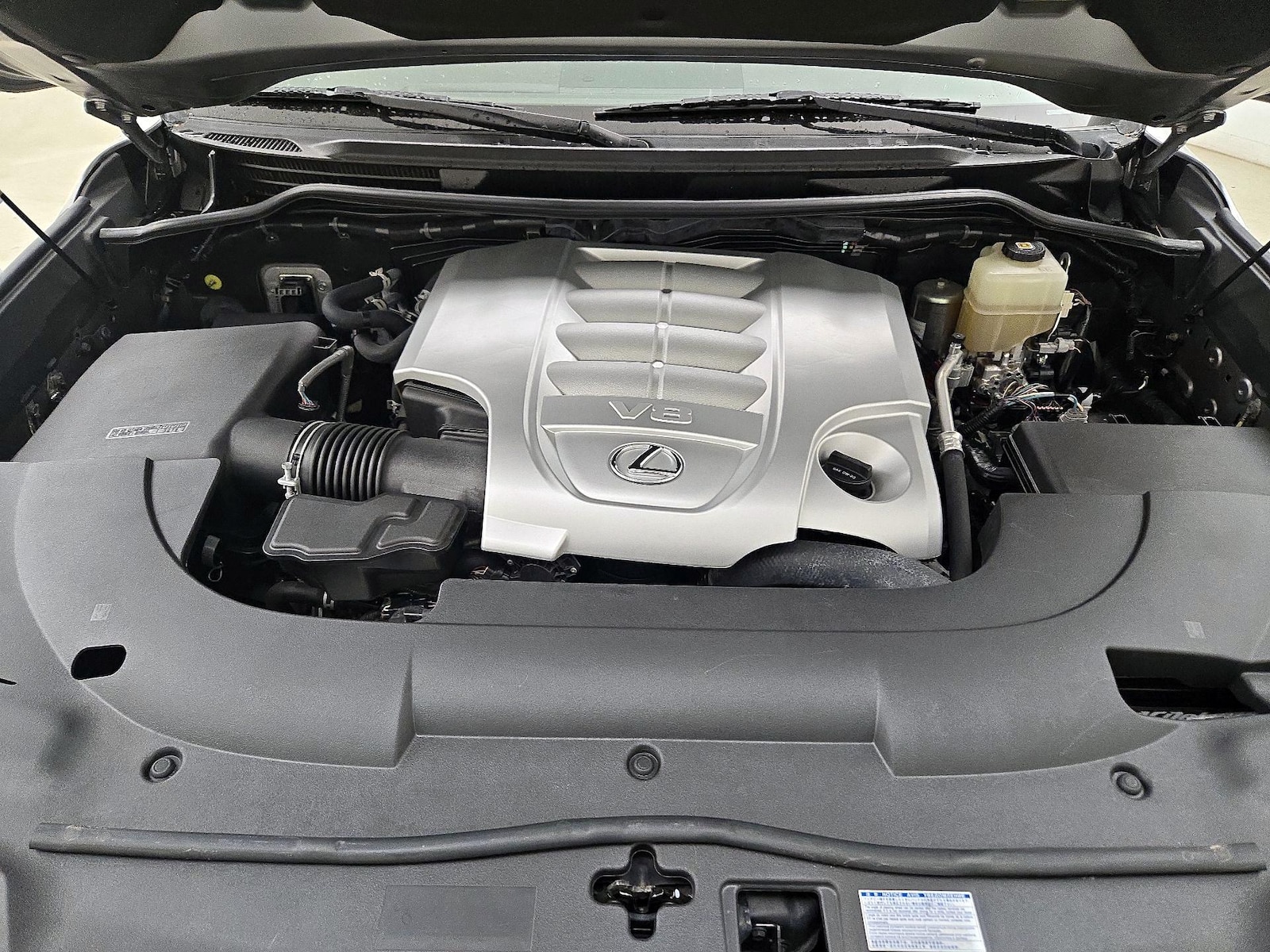 2021 Lexus LX 570 - Photo 23