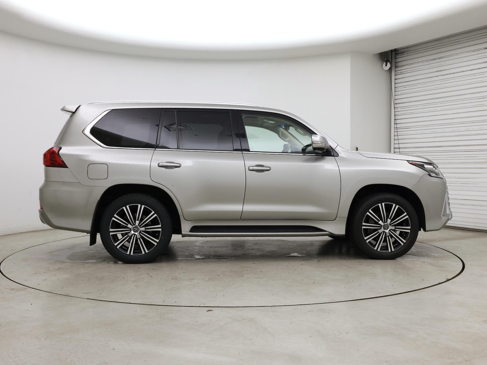 2021 Lexus LX 570 - Photo 8