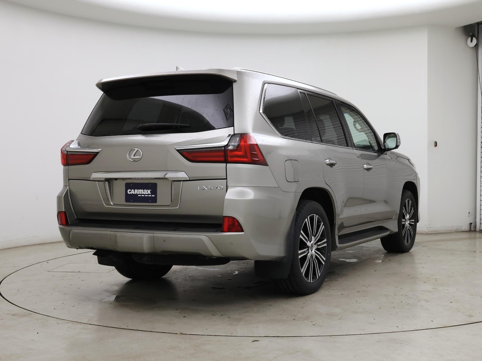 2021 Lexus LX 570 - Photo 9