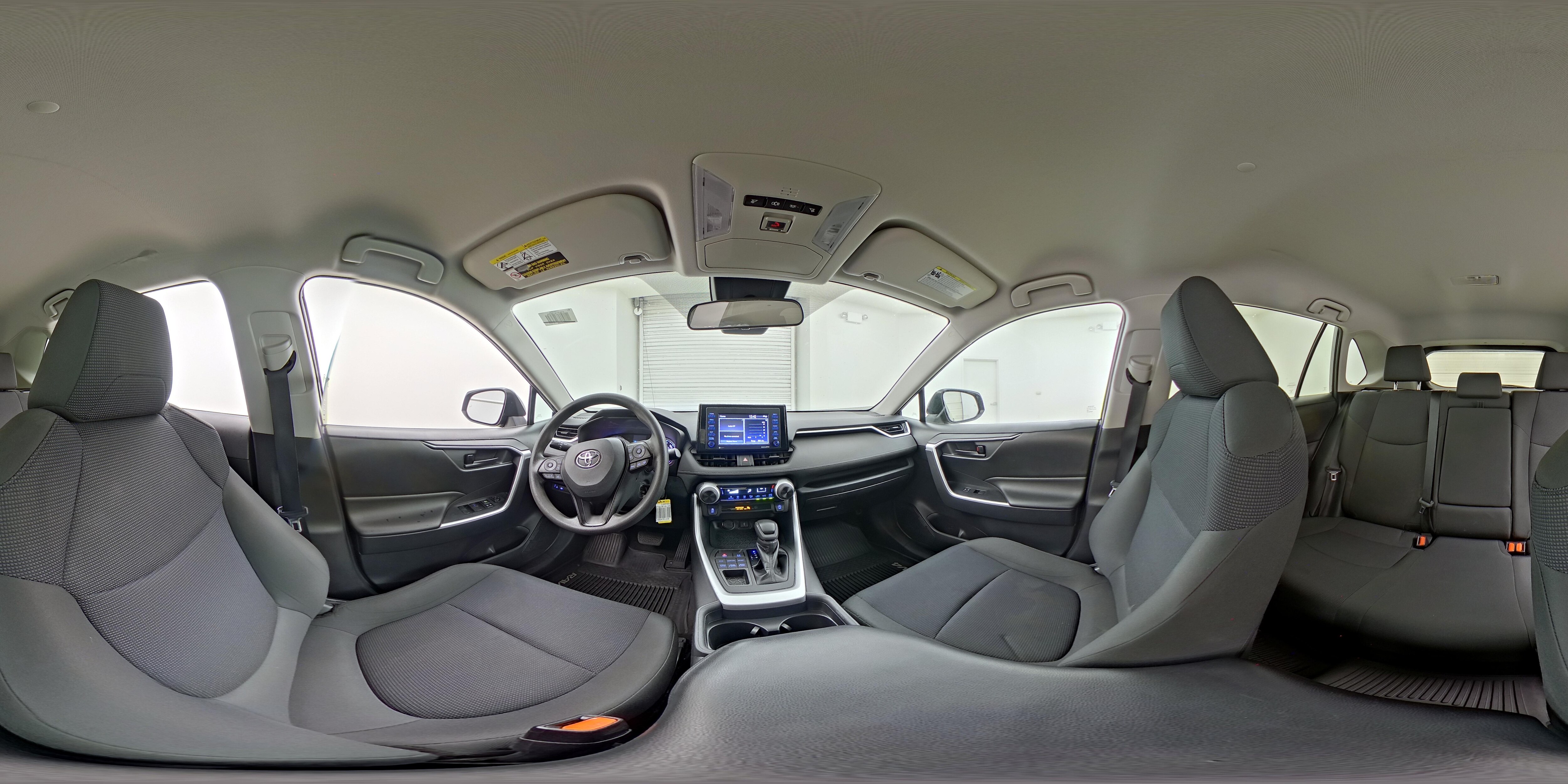 2020 Toyota RAV4 LE - Photo 24