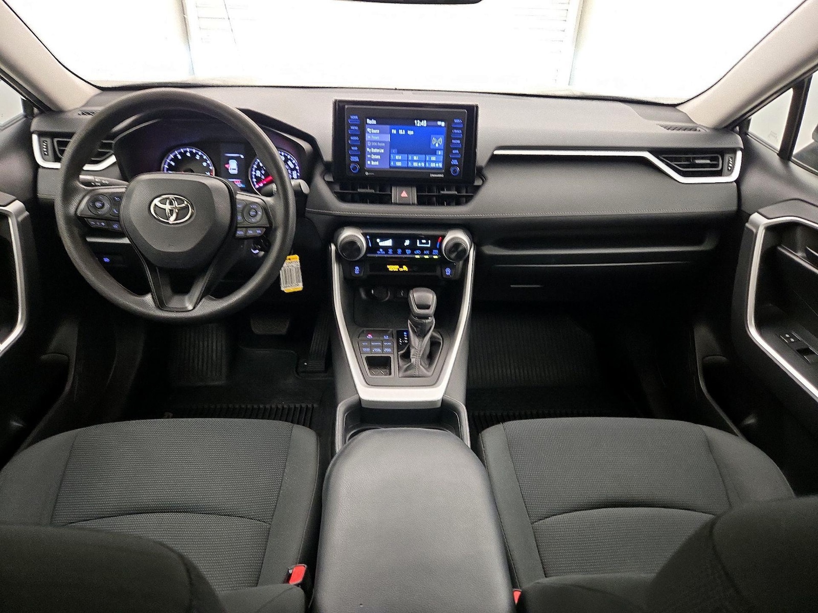 2020 Toyota RAV4 LE - Photo 10
