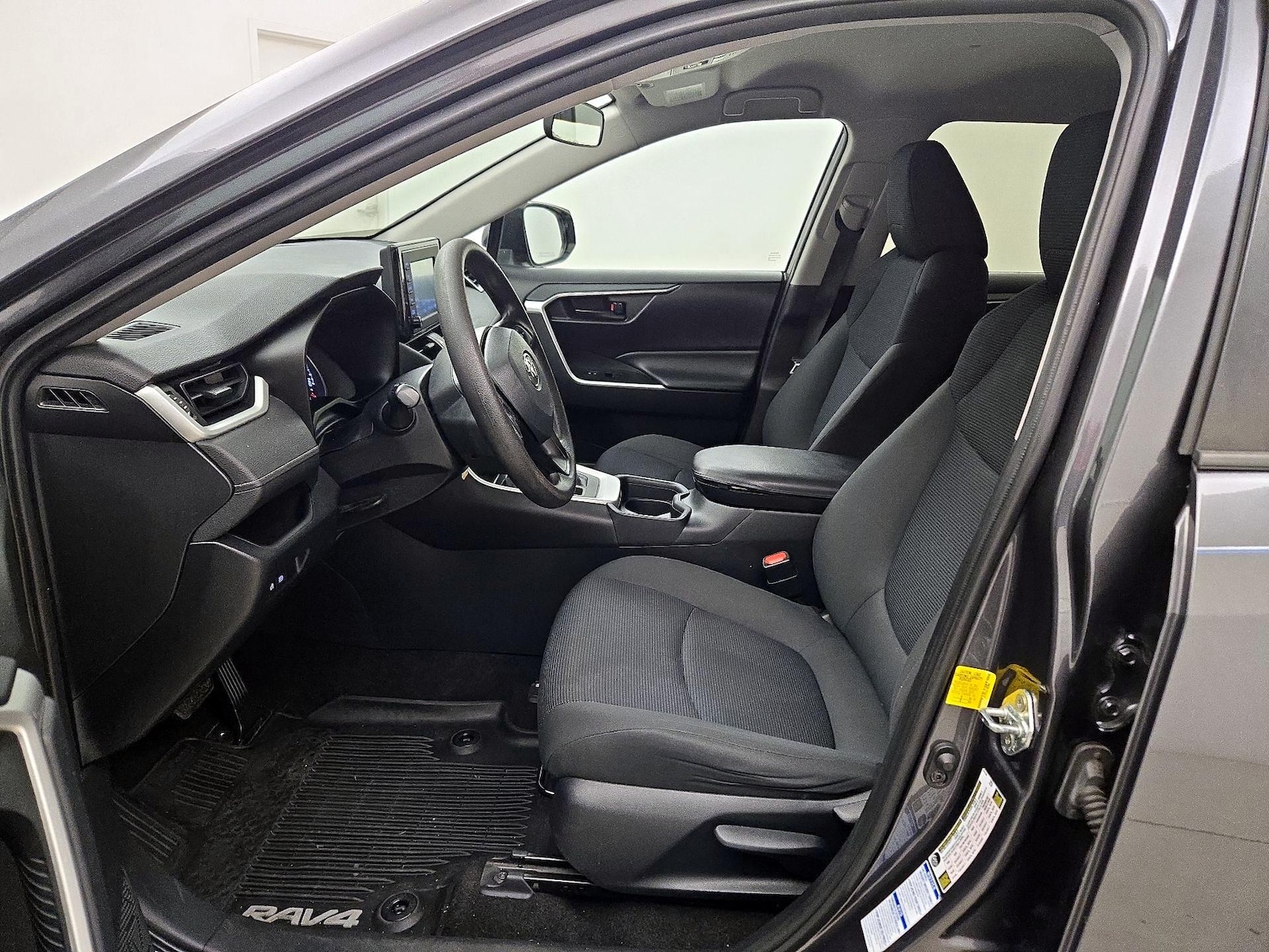 2020 Toyota RAV4 LE - Photo 12