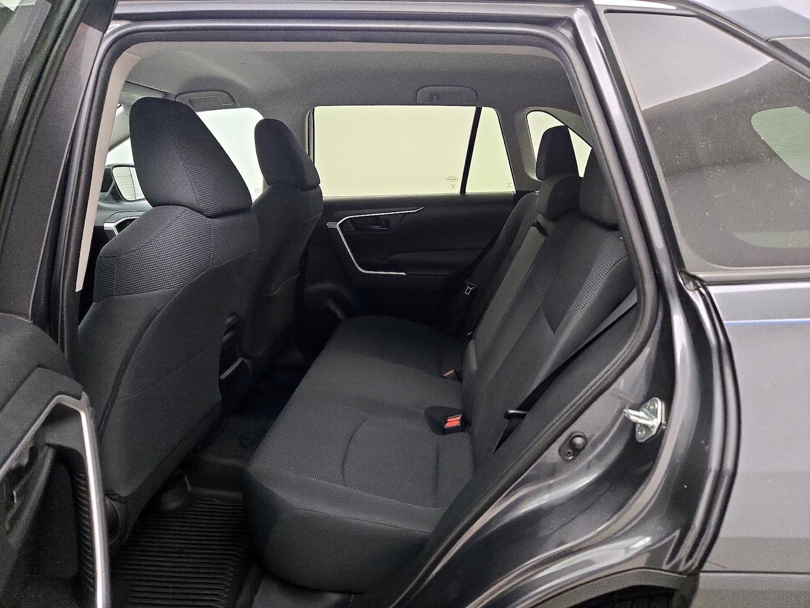 2020 Toyota RAV4 LE - Photo 20