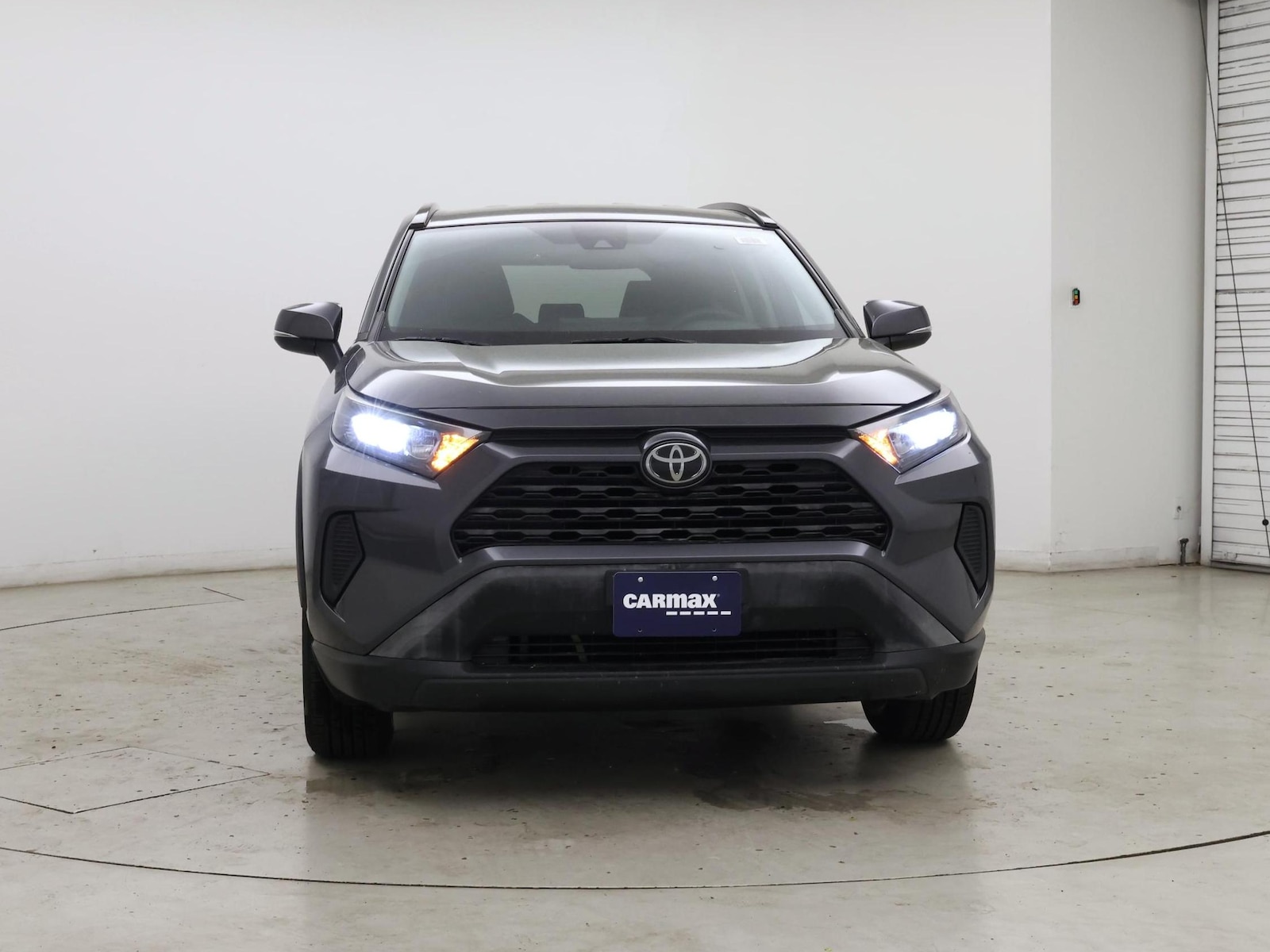 2020 Toyota RAV4 LE - Photo 6