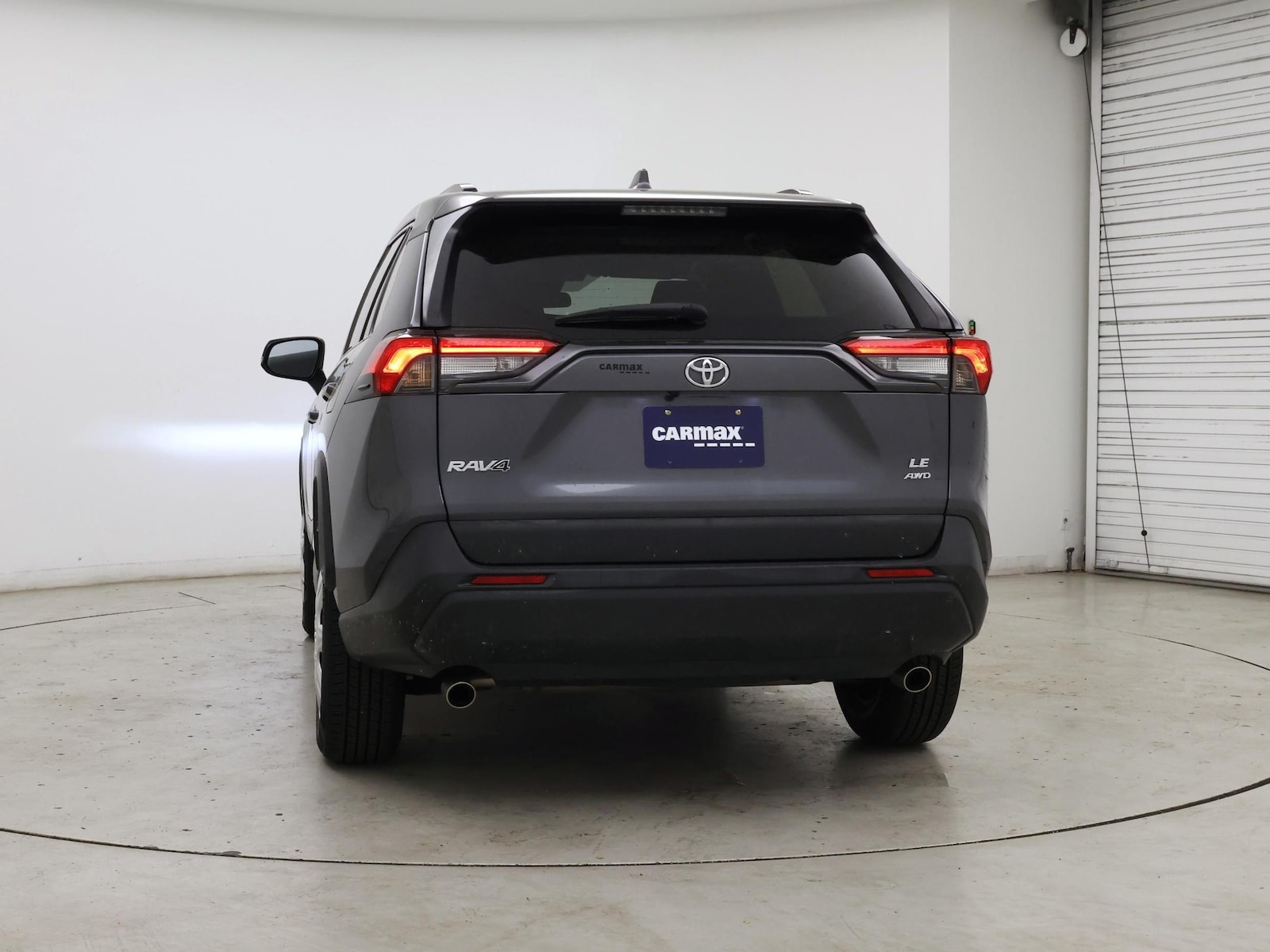 2020 Toyota RAV4 LE - Photo 7