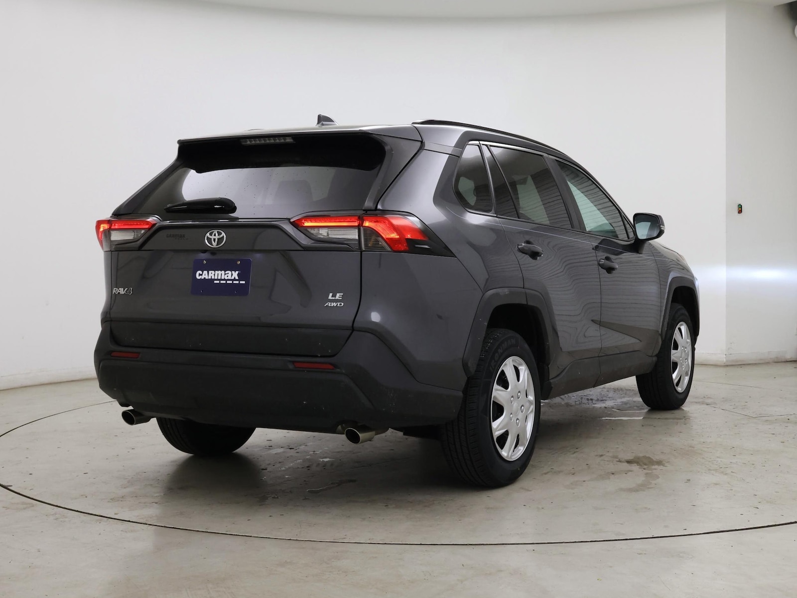 2020 Toyota RAV4 LE - Photo 9
