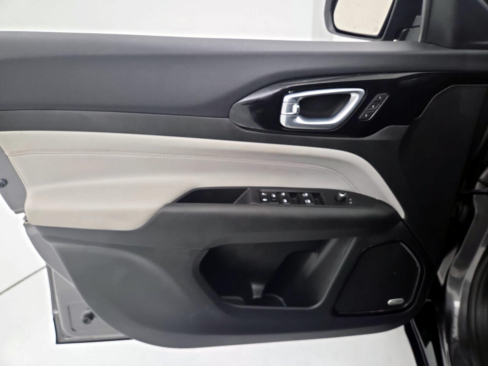 Thumbnail: 2023 Jeep Compass - 12