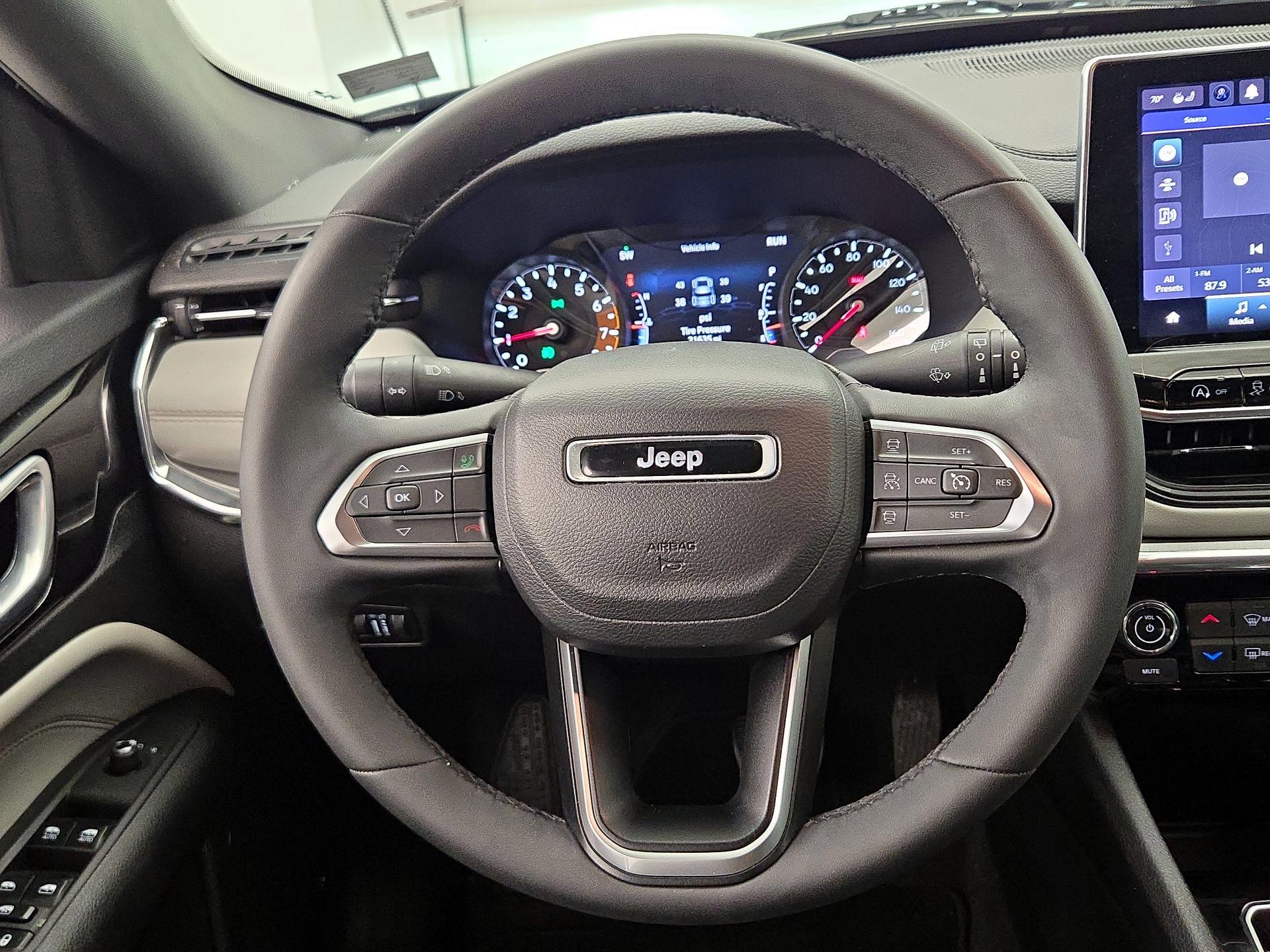 Thumbnail: 2023 Jeep Compass - 10