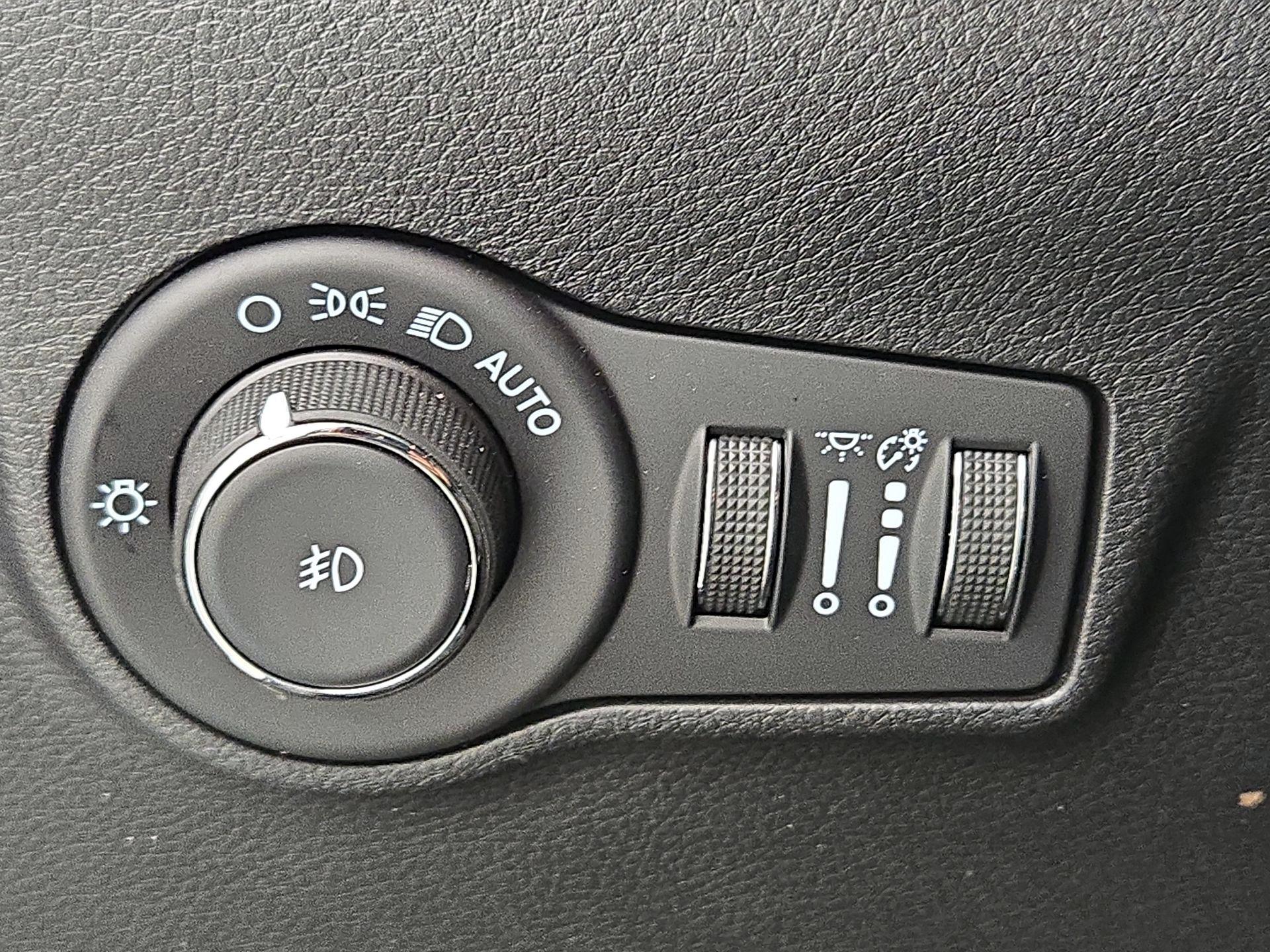 Thumbnail: 2022 Jeep Compass - 13