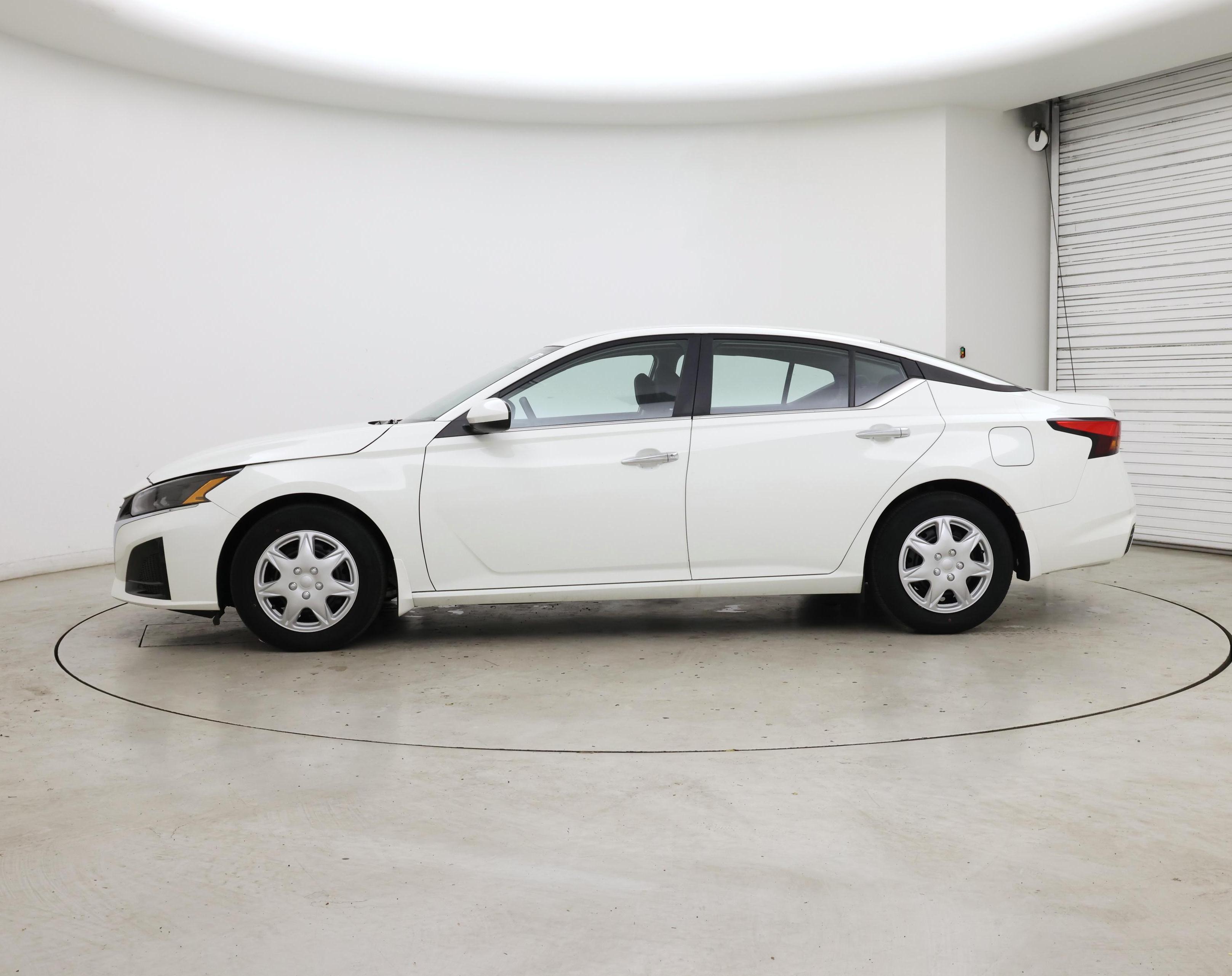 Thumbnail: 2023 Nissan Altima - 3