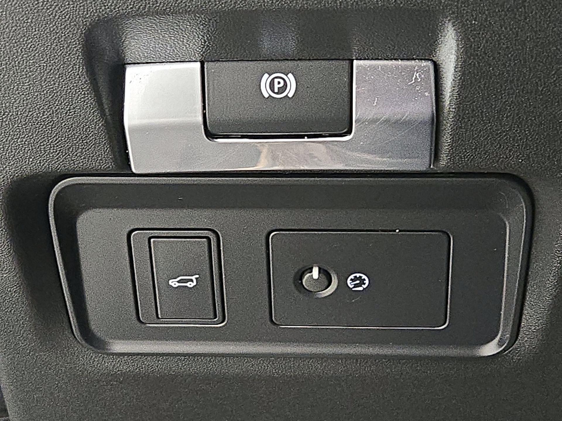 Thumbnail: 2021 Land Rover Range Rover Evoque - 13