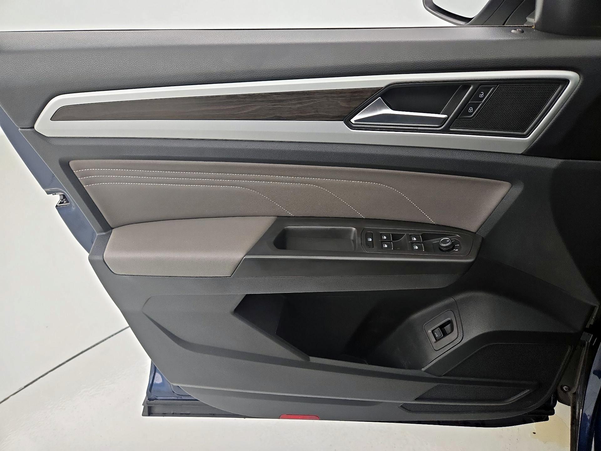 Thumbnail: 2023 Volkswagen Atlas - 12