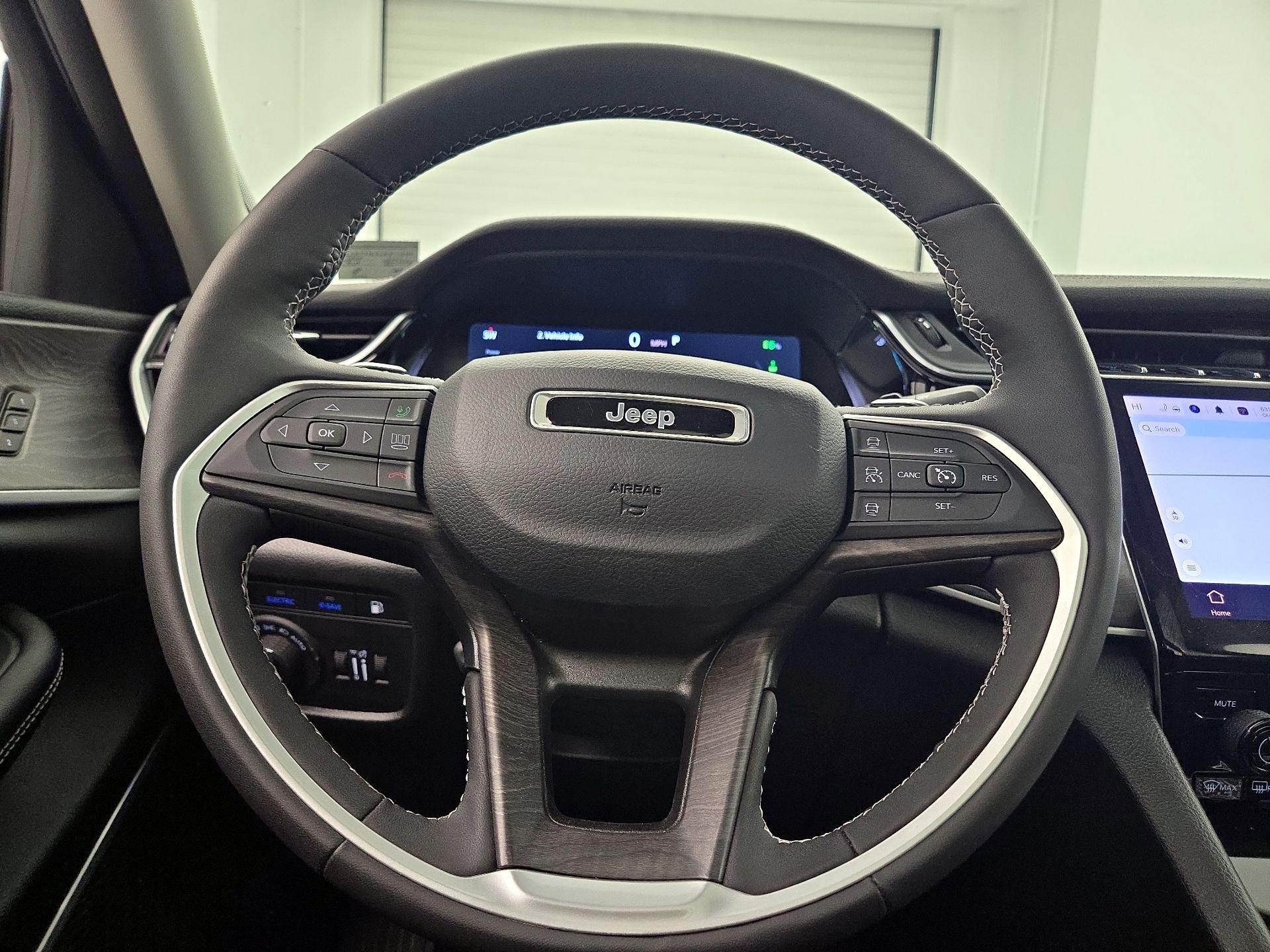 Thumbnail: 2024 Jeep Grand Cherokee - 10