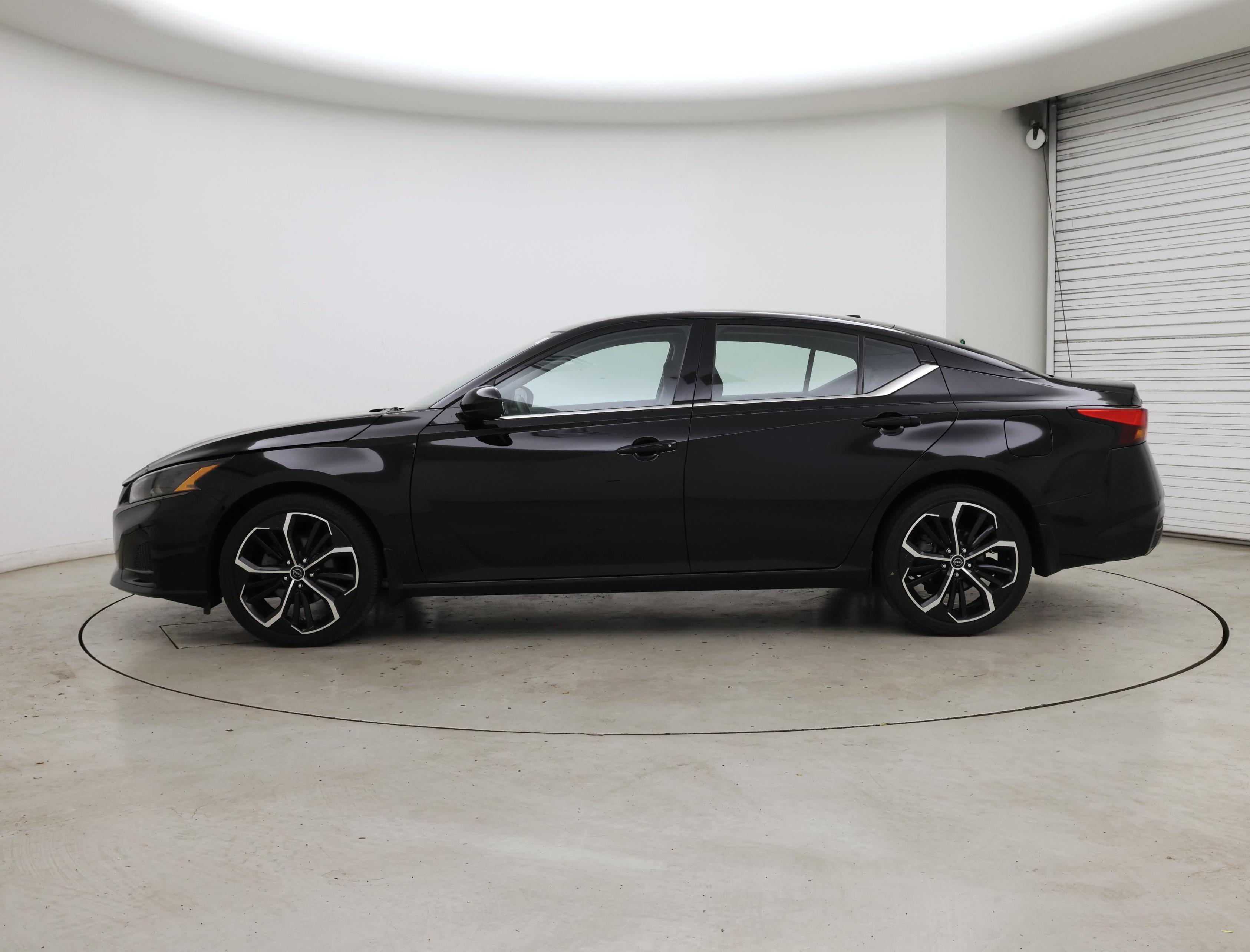 Thumbnail: 2023 Nissan Altima - 3