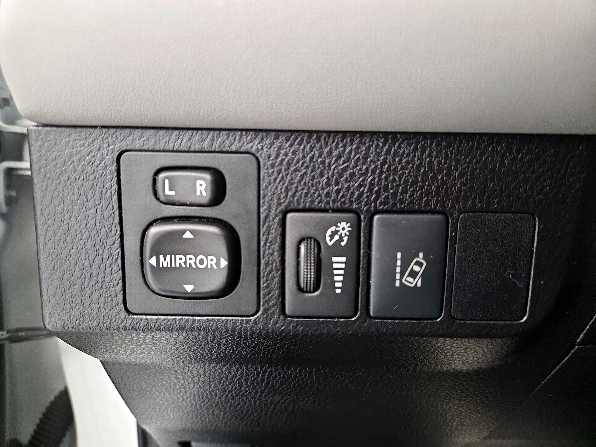 Thumbnail: 2018 Toyota RAV4 - 13