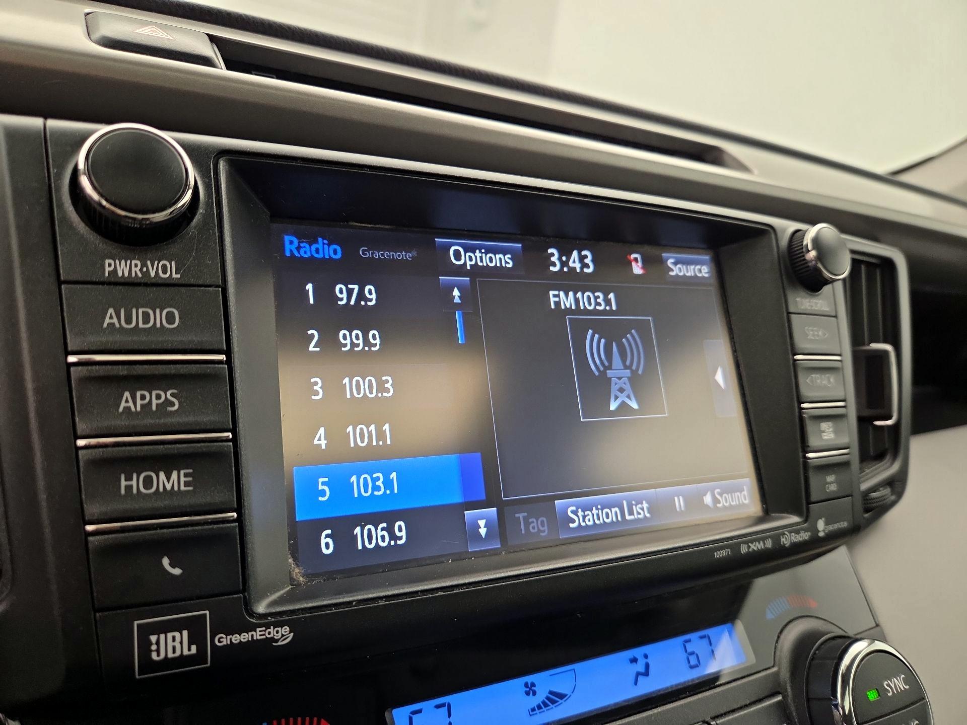 Thumbnail: 2018 Toyota RAV4 - 16
