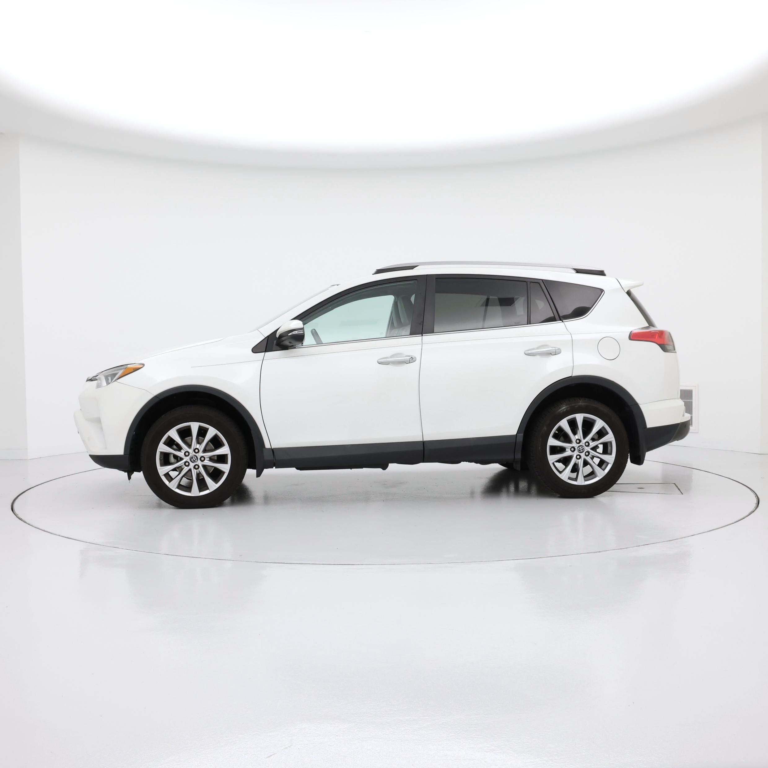 Thumbnail: 2018 Toyota RAV4 - 3
