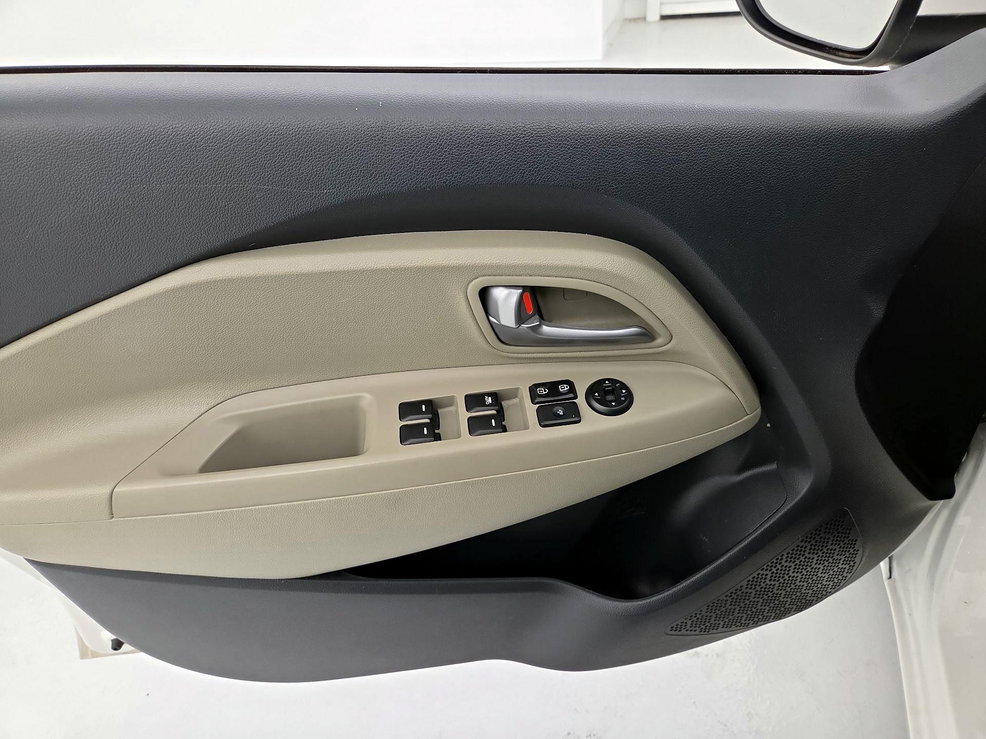 Thumbnail: 2015 Kia Rio5 - 12