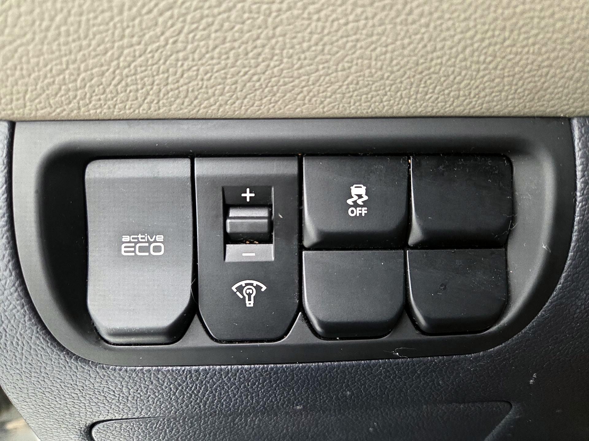 Thumbnail: 2015 Kia Rio5 - 13