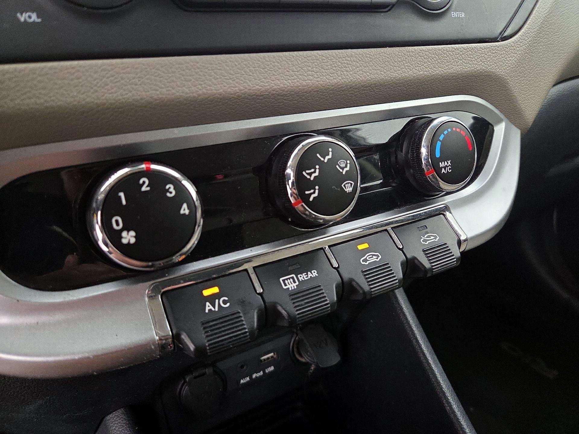 Thumbnail: 2015 Kia Rio5 - 15