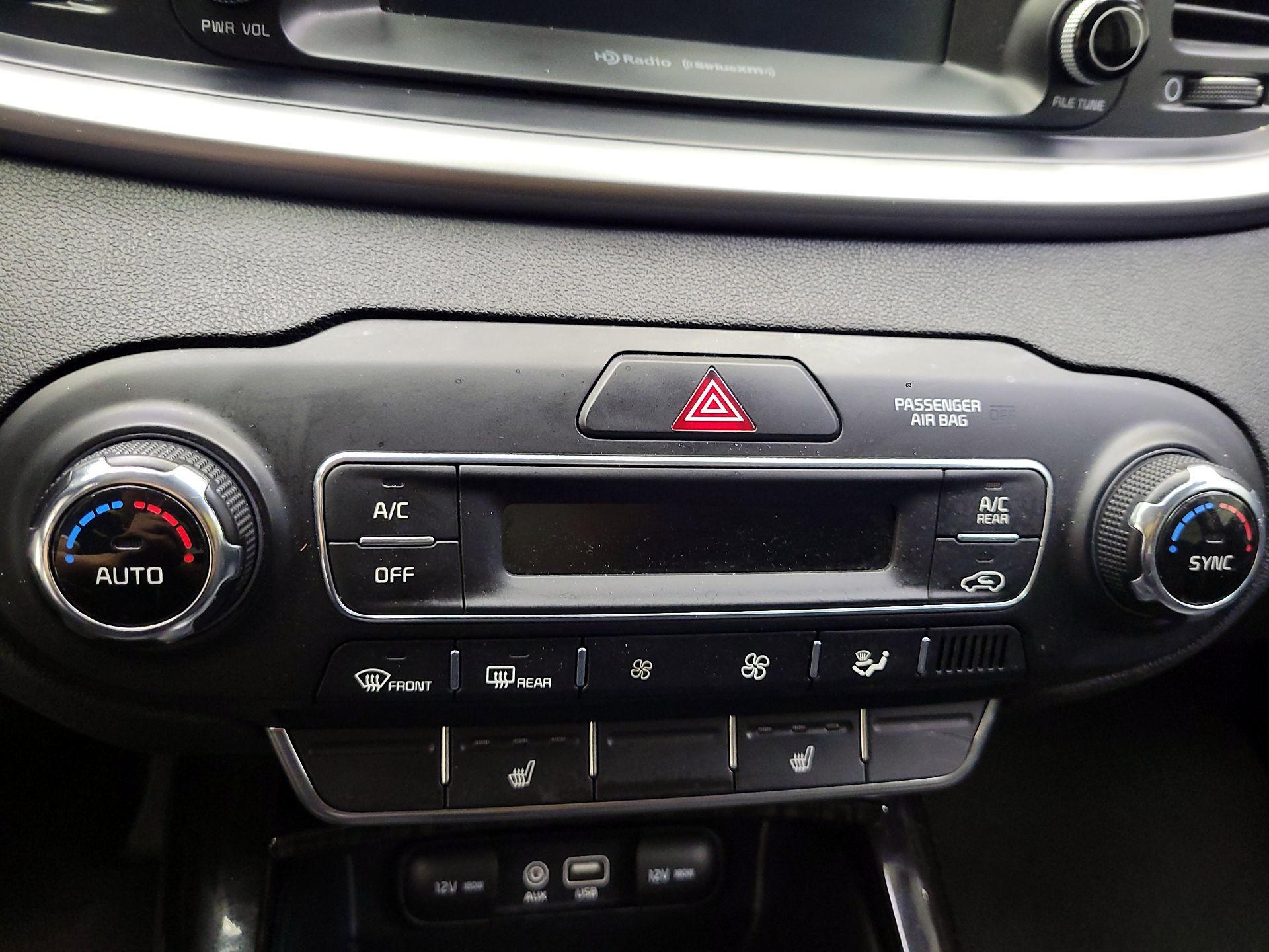 Thumbnail: 2019 Kia Sorento - 16