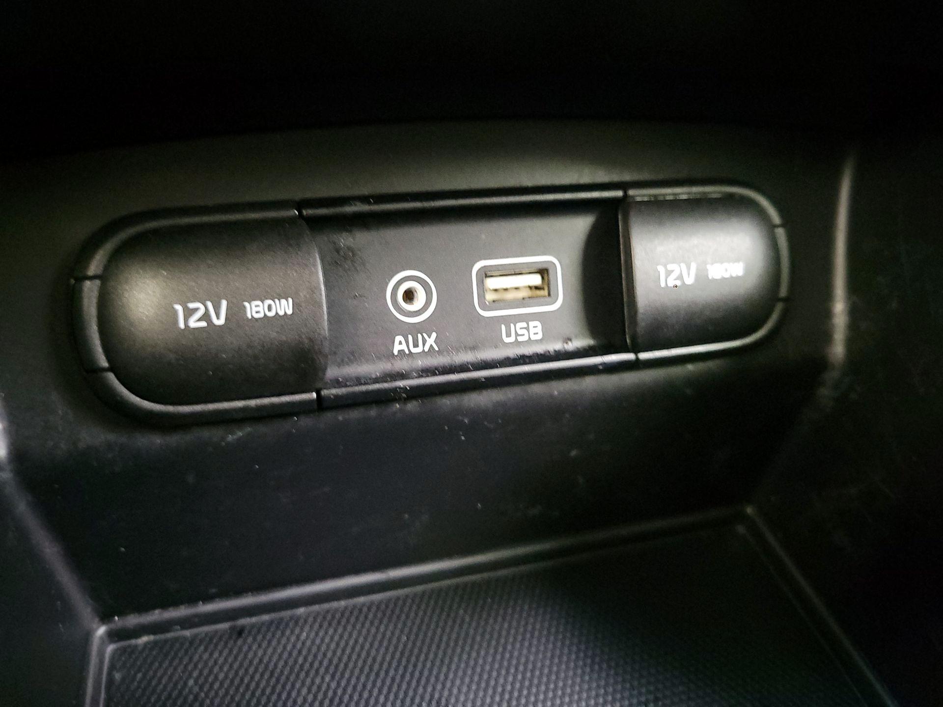 Thumbnail: 2019 Kia Sorento - 18