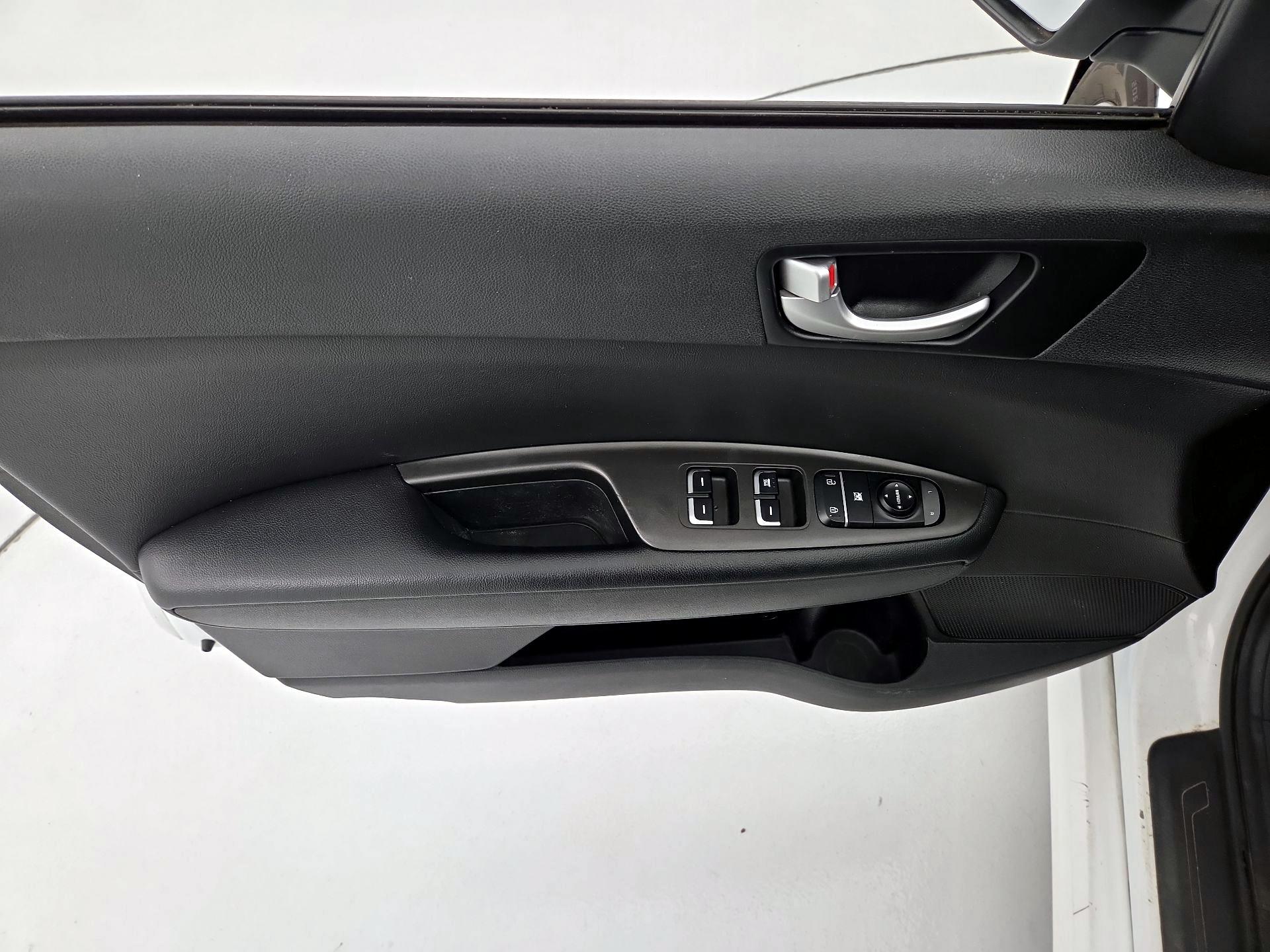 Thumbnail: 2018 Kia Optima - 12