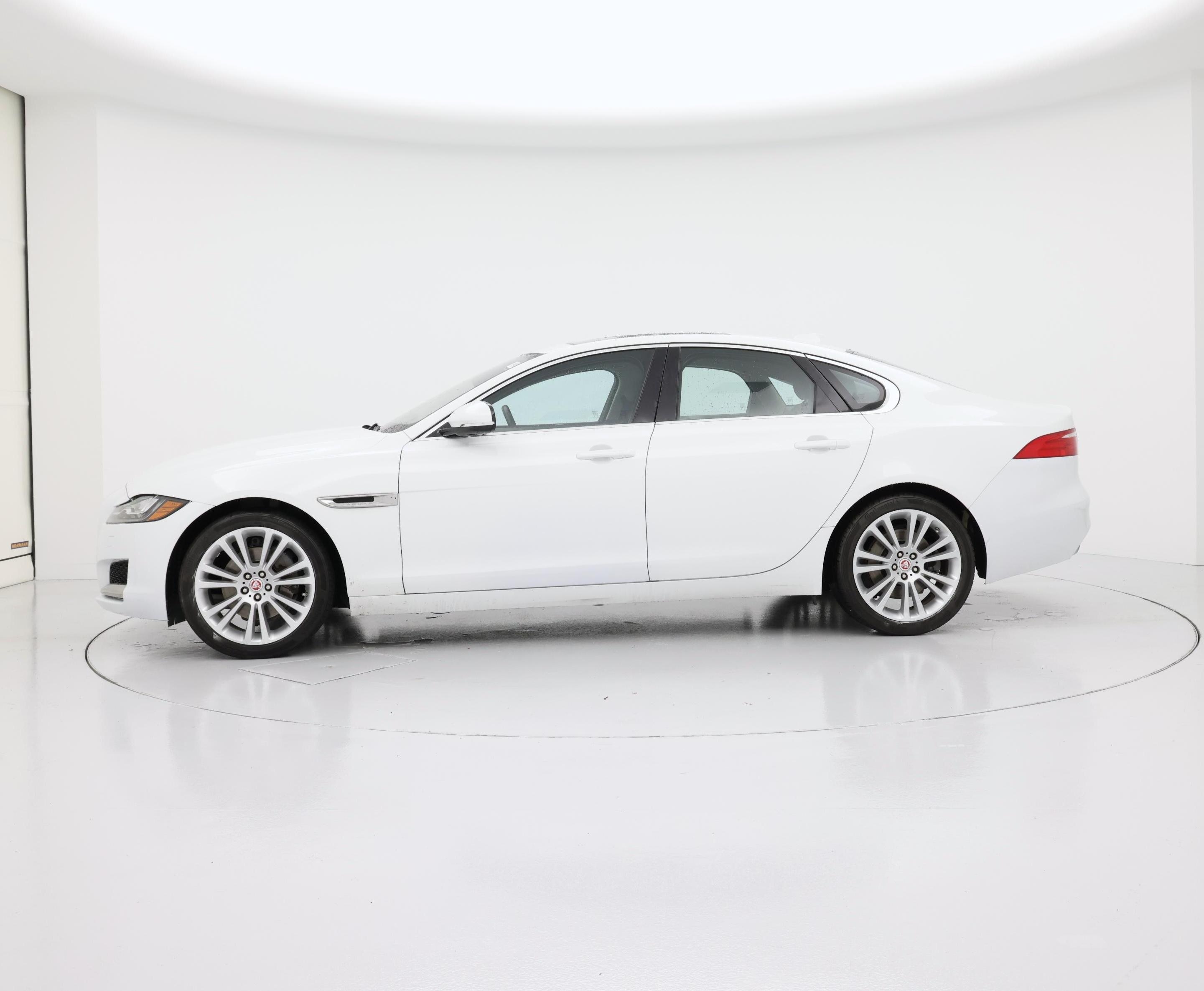 Thumbnail: 2020 Jaguar XF - 3