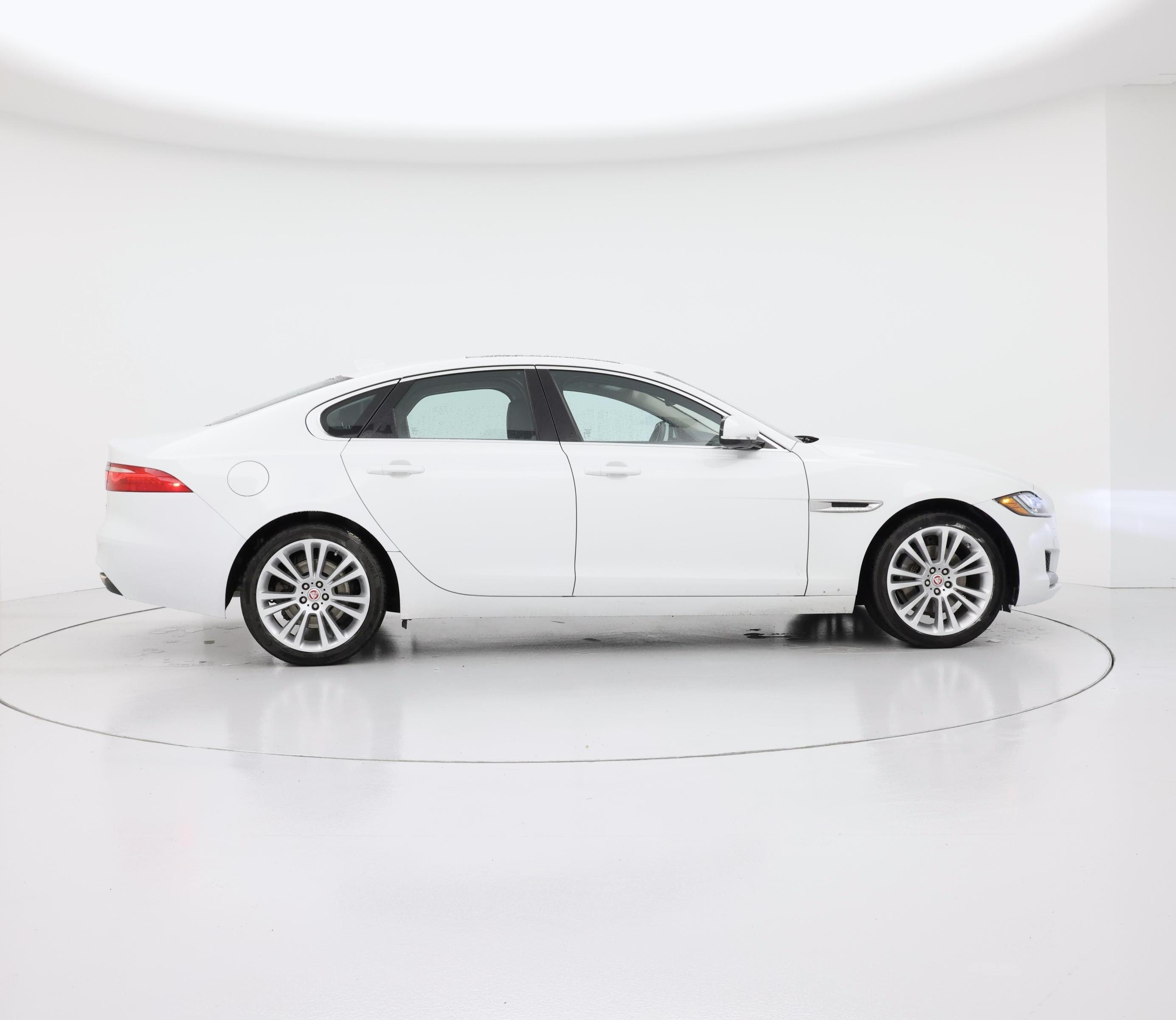 Thumbnail: 2020 Jaguar XF - 7