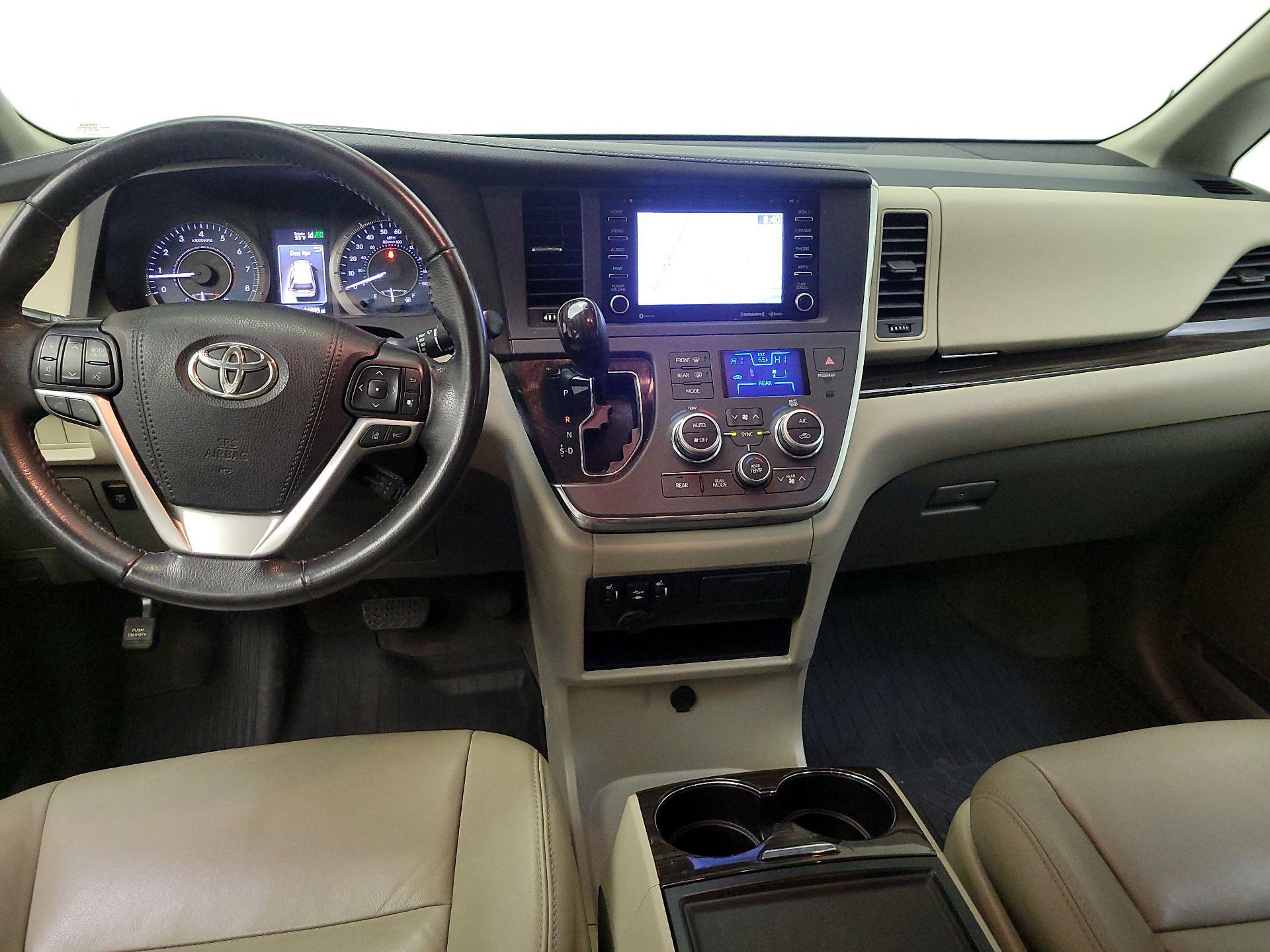 Thumbnail: 2018 Toyota Sienna - 9