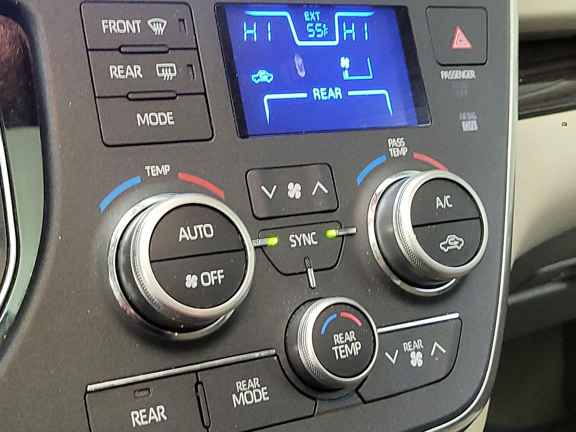 Thumbnail: 2018 Toyota Sienna - 17